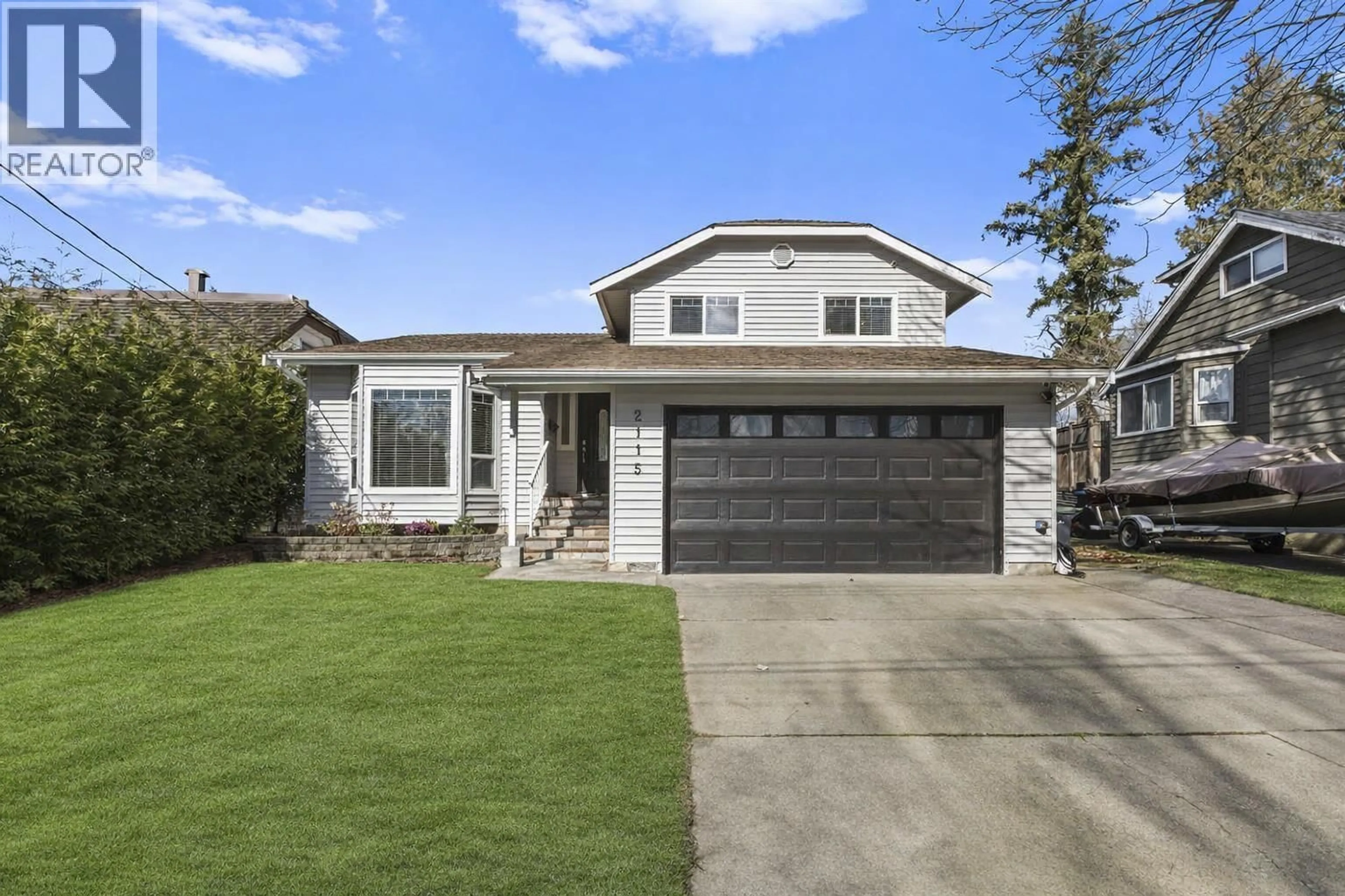 Home with vinyl exterior material, street for 2115 LONDON STREET, New Westminster British Columbia V3M3E8