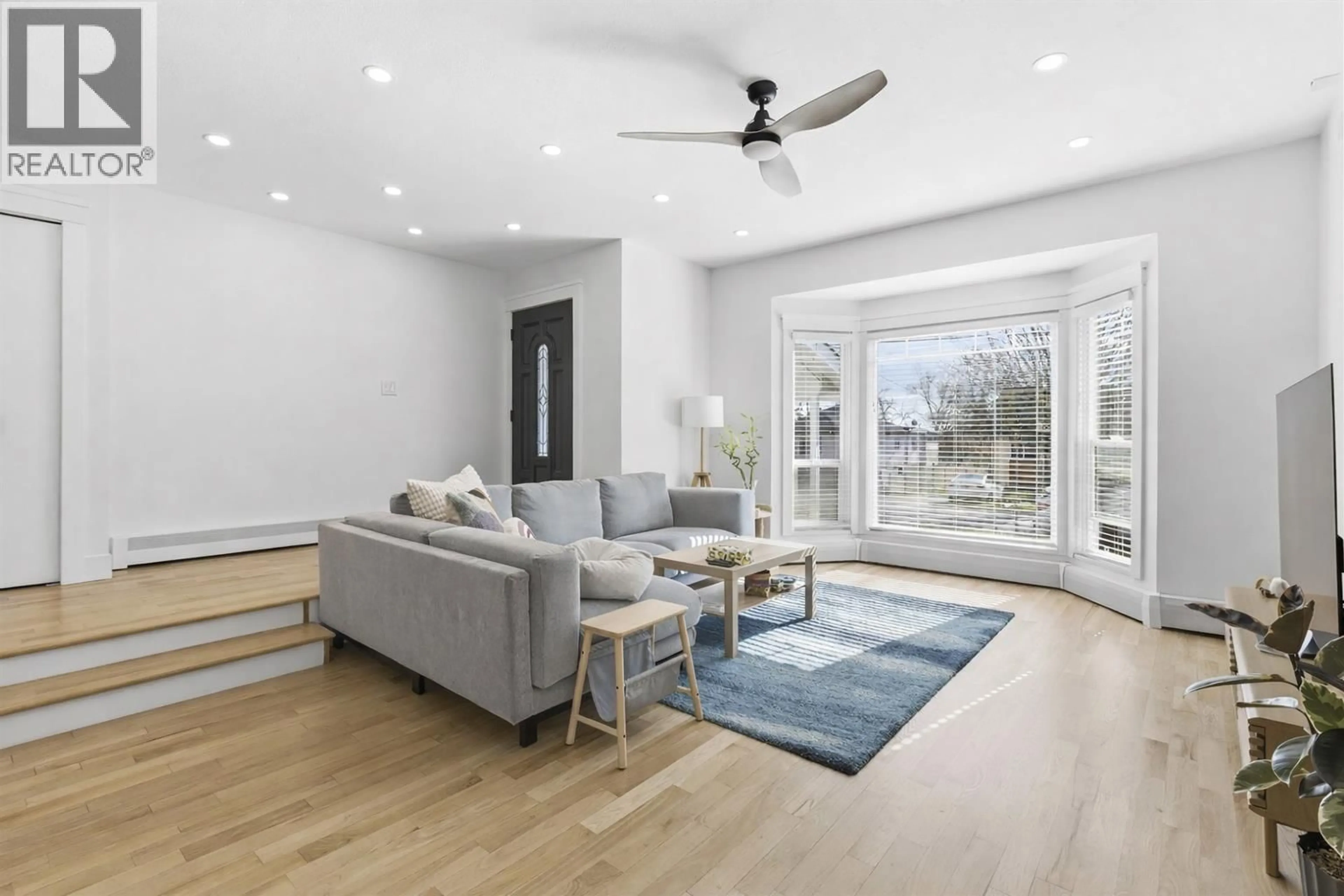 Living room with furniture, unknown for 2115 LONDON STREET, New Westminster British Columbia V3M3E8