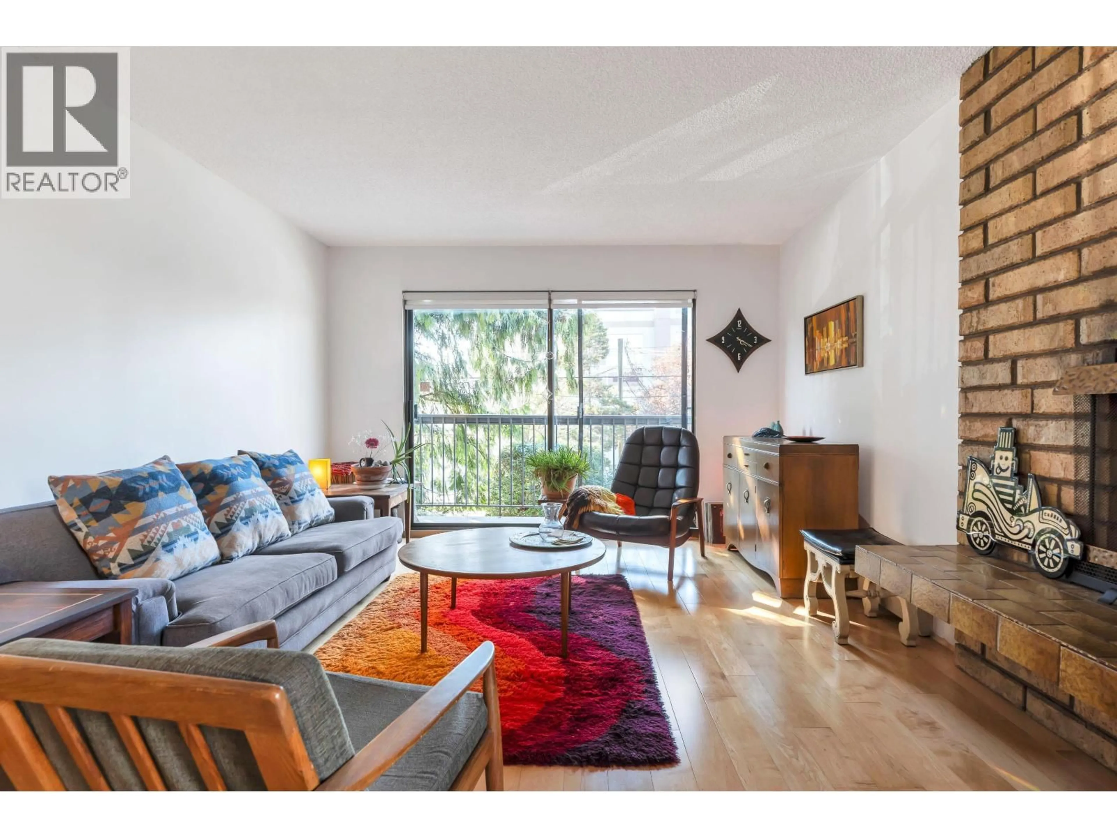 Living room with furniture, unknown for 204 - 1515 5TH AVENUE, Vancouver British Columbia V5N1L6