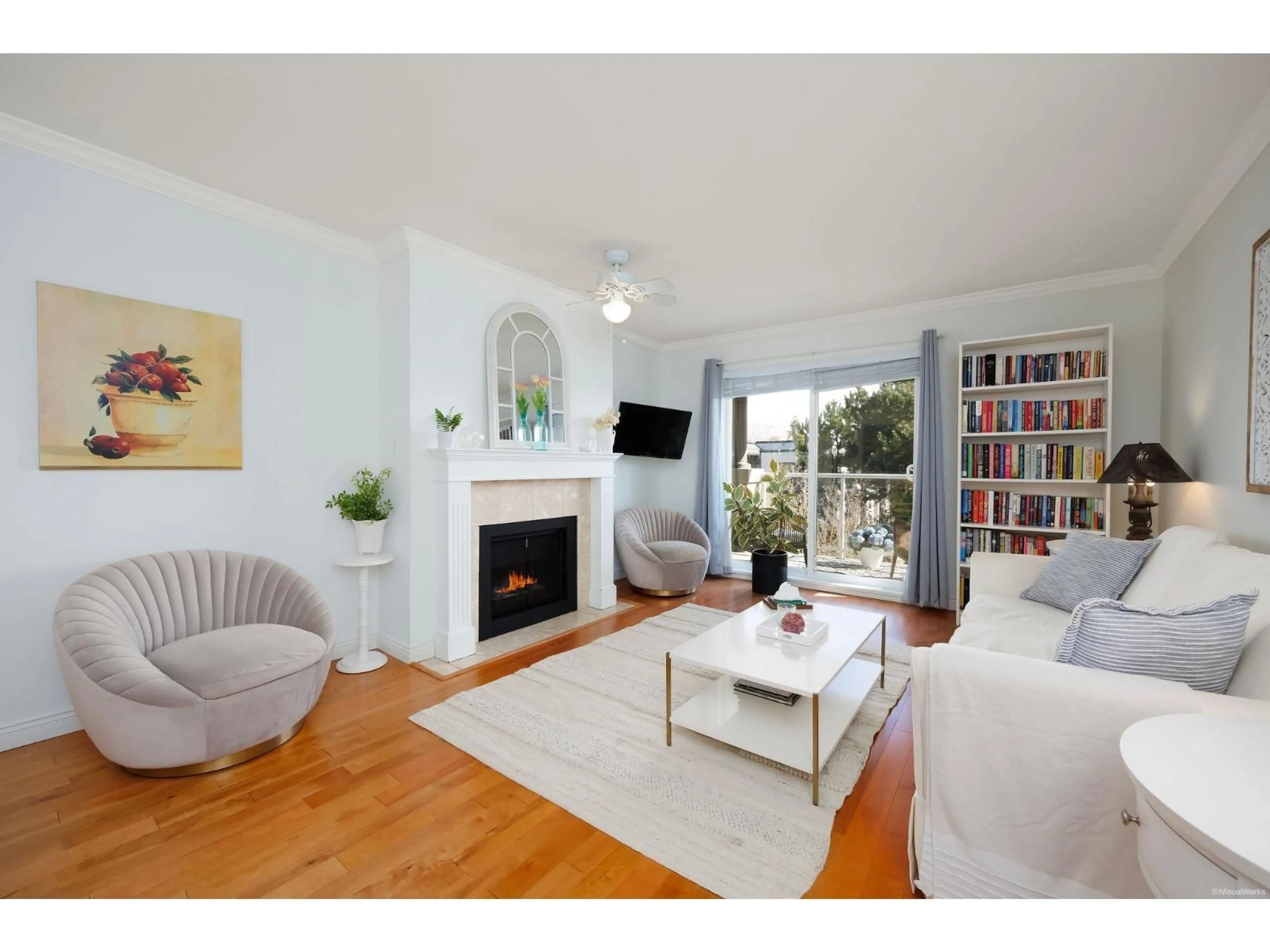 Living room with furniture, wood/laminate floor for 303 - 1500 MERKLIN STREET, White Rock British Columbia V4B4C5