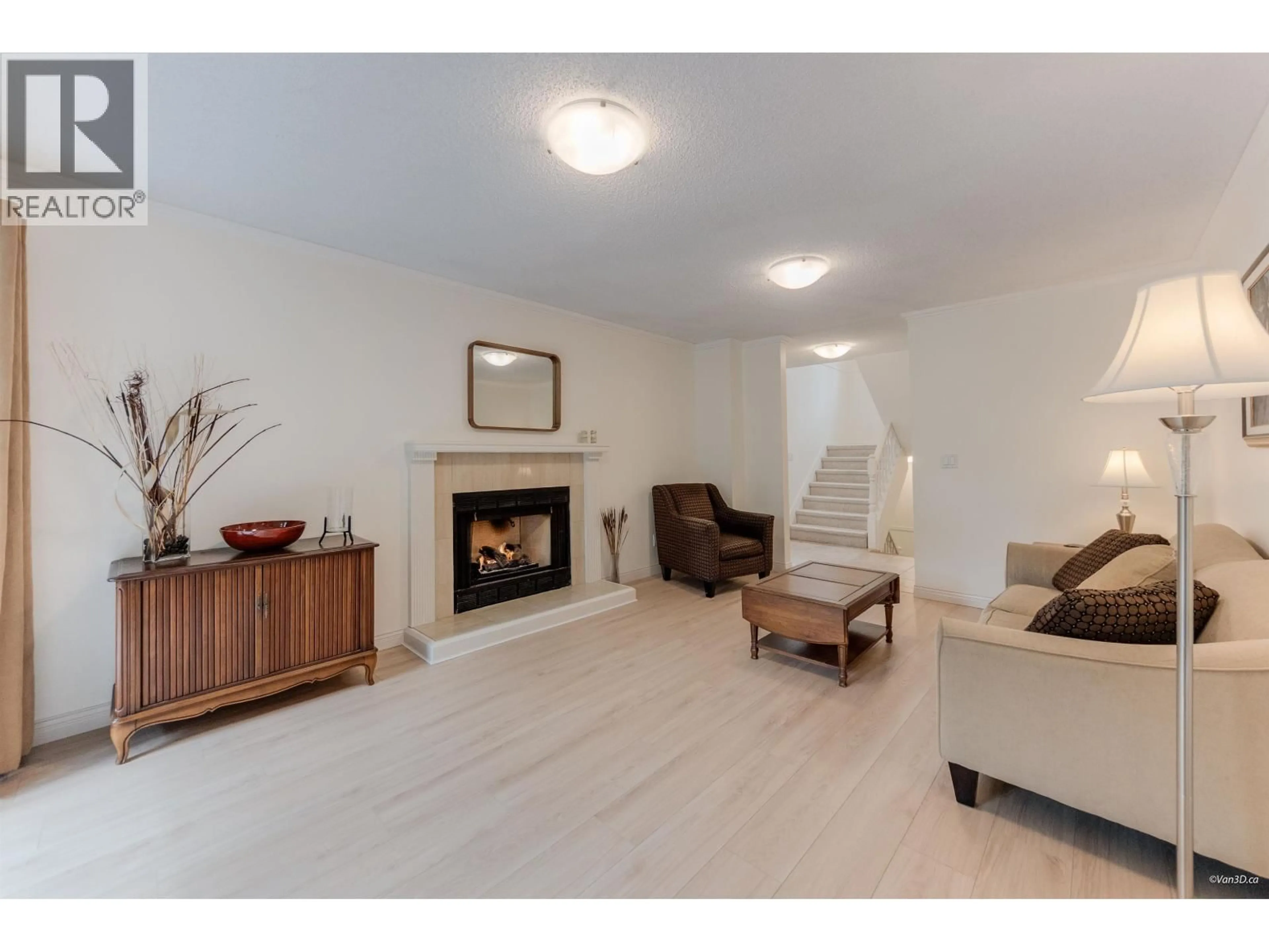 Living room with furniture, unknown for 40 - 9000 ASH GROVE CRESCENT, Burnaby British Columbia V5A4M3