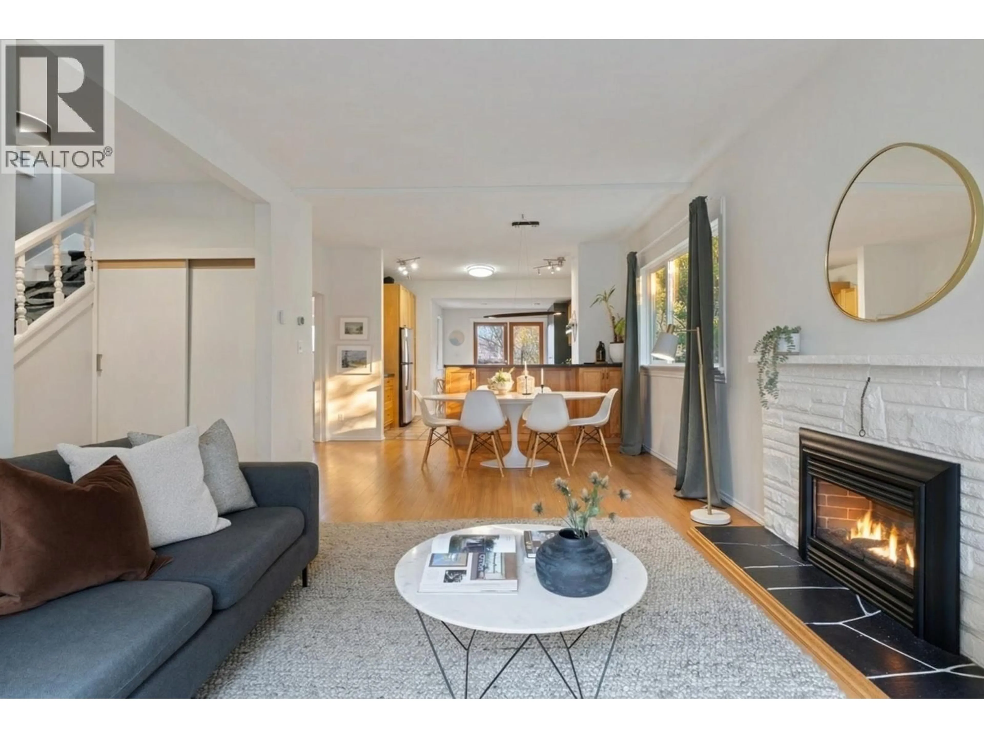 Living room with furniture, unknown for 261 4TH STREET, North Vancouver British Columbia V7L1J1