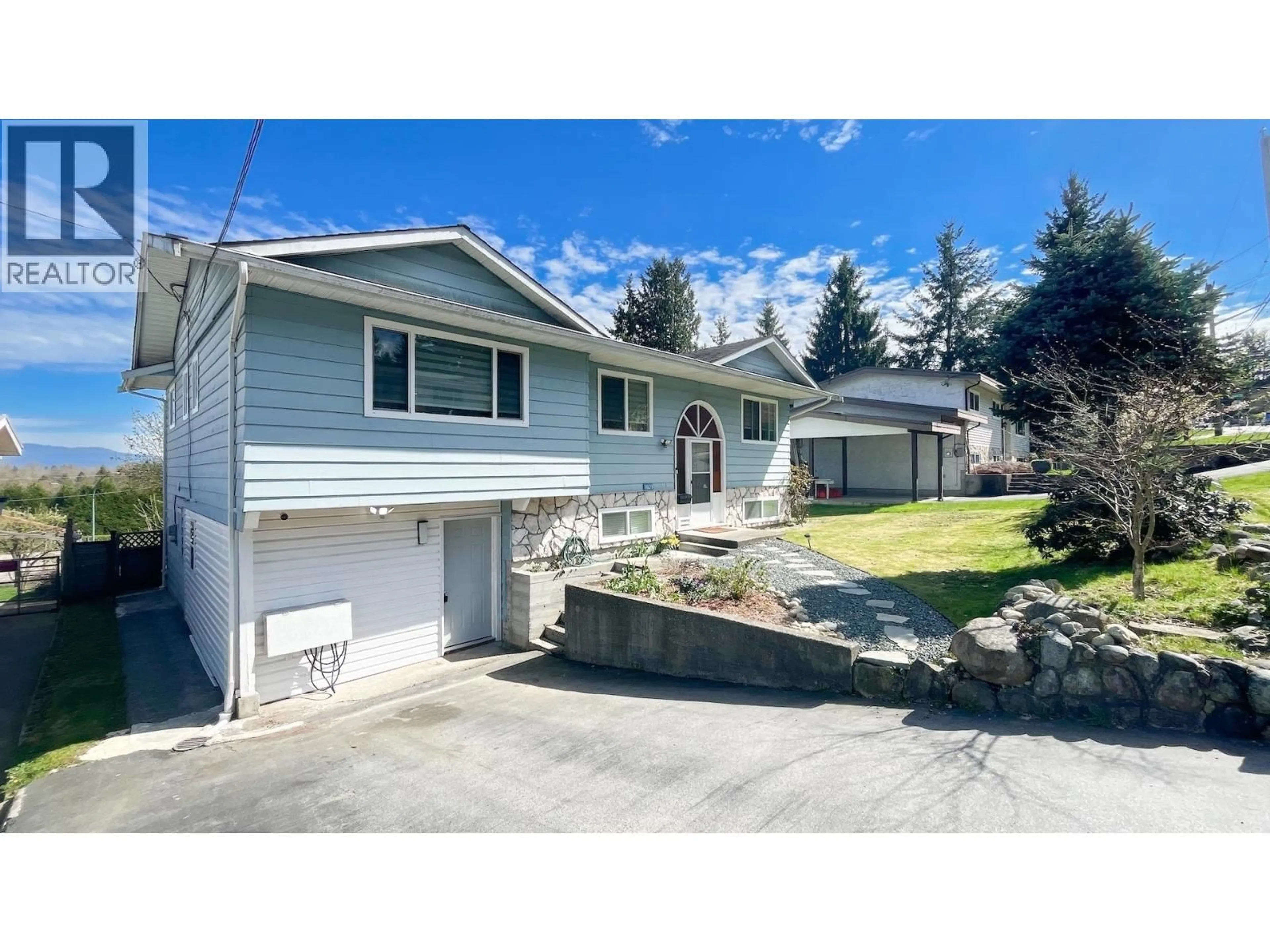 Home with vinyl exterior material, street for 1021 RANCH PARK WAY, Coquitlam British Columbia V3C3X3