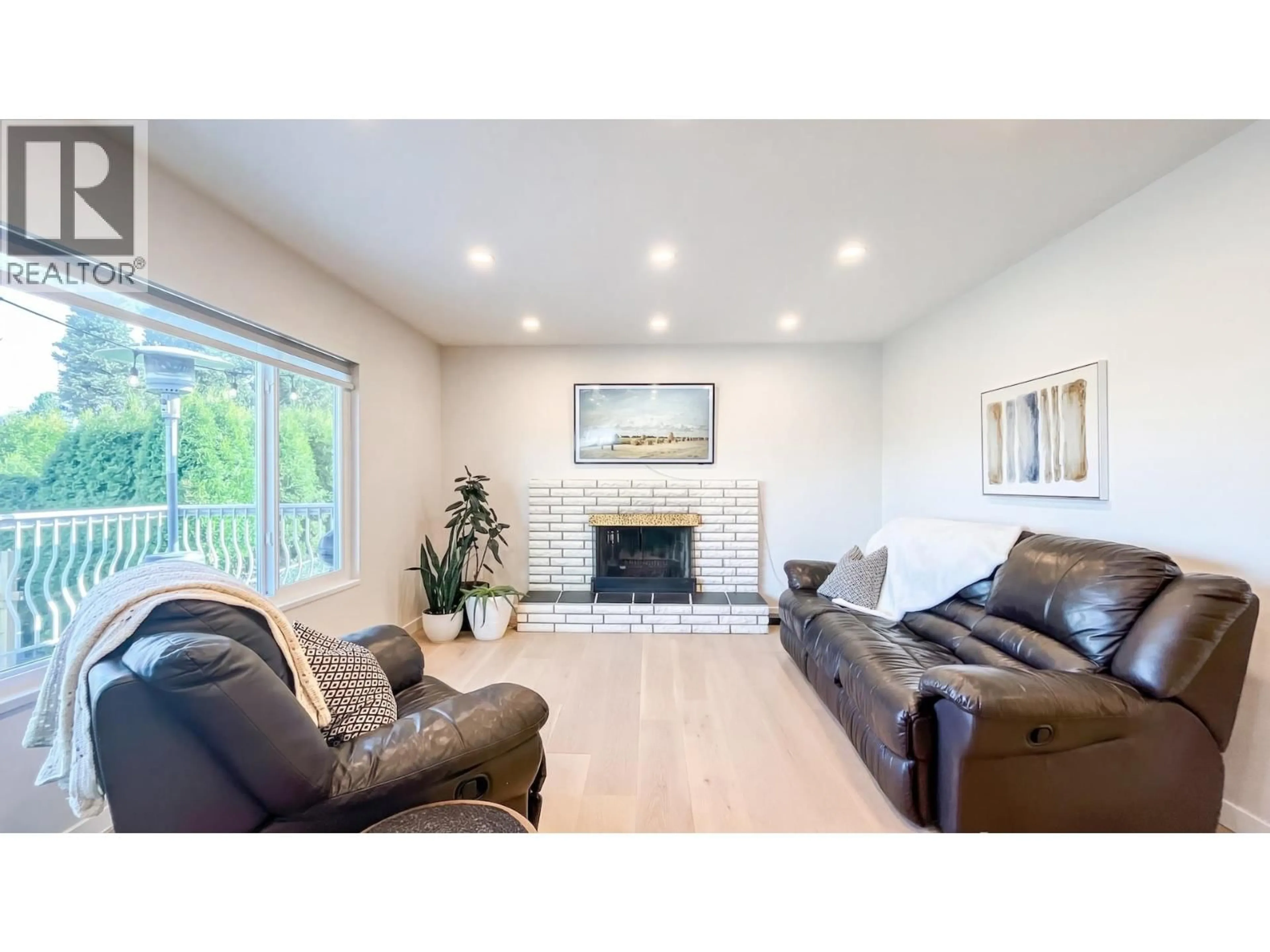 Living room with furniture, wood/laminate floor for 1021 RANCH PARK WAY, Coquitlam British Columbia V3C3X3