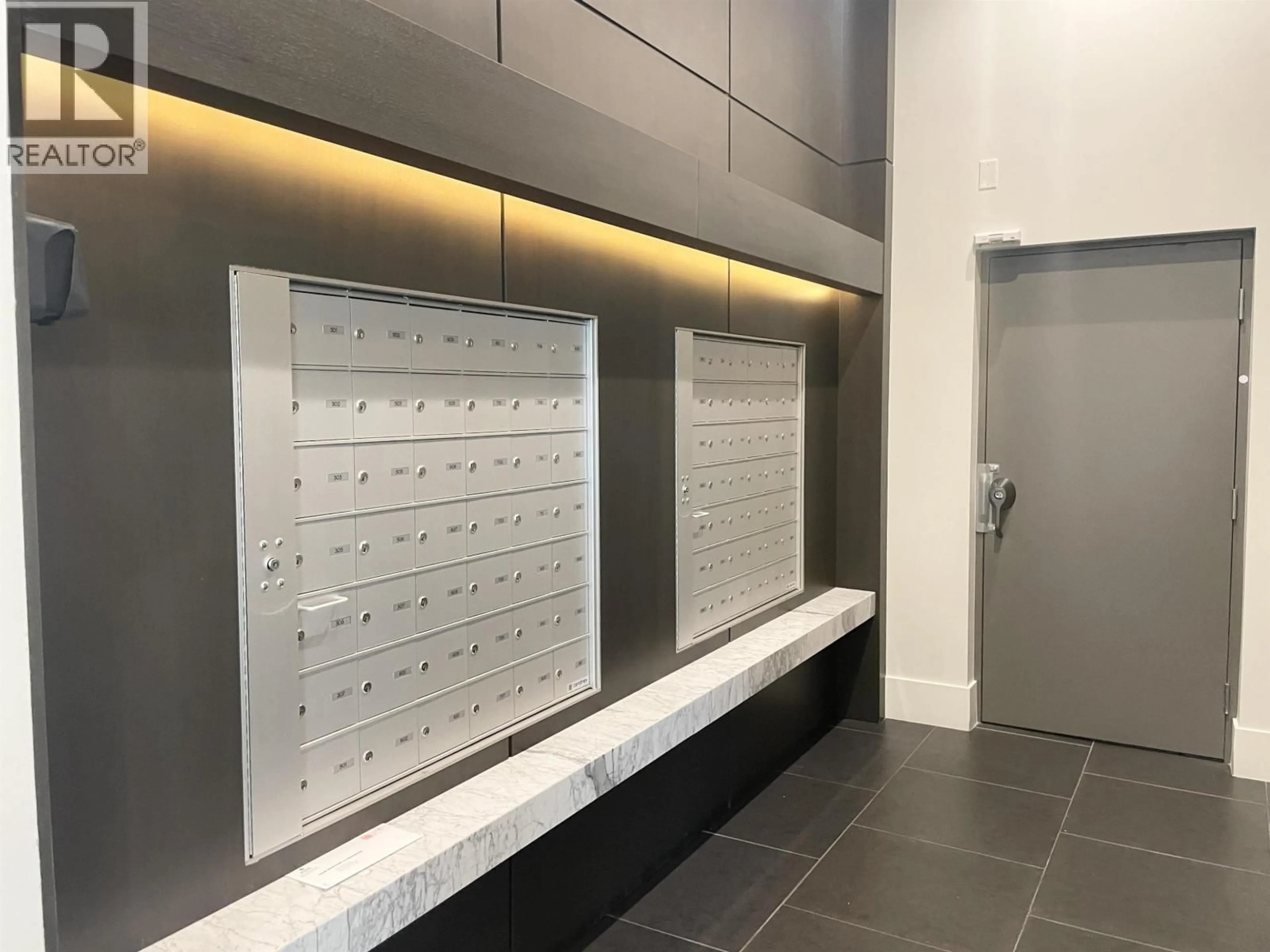 Indoor foyer for 611 - 7488 LANSDOWNE ROAD, Richmond British Columbia V7C0B9