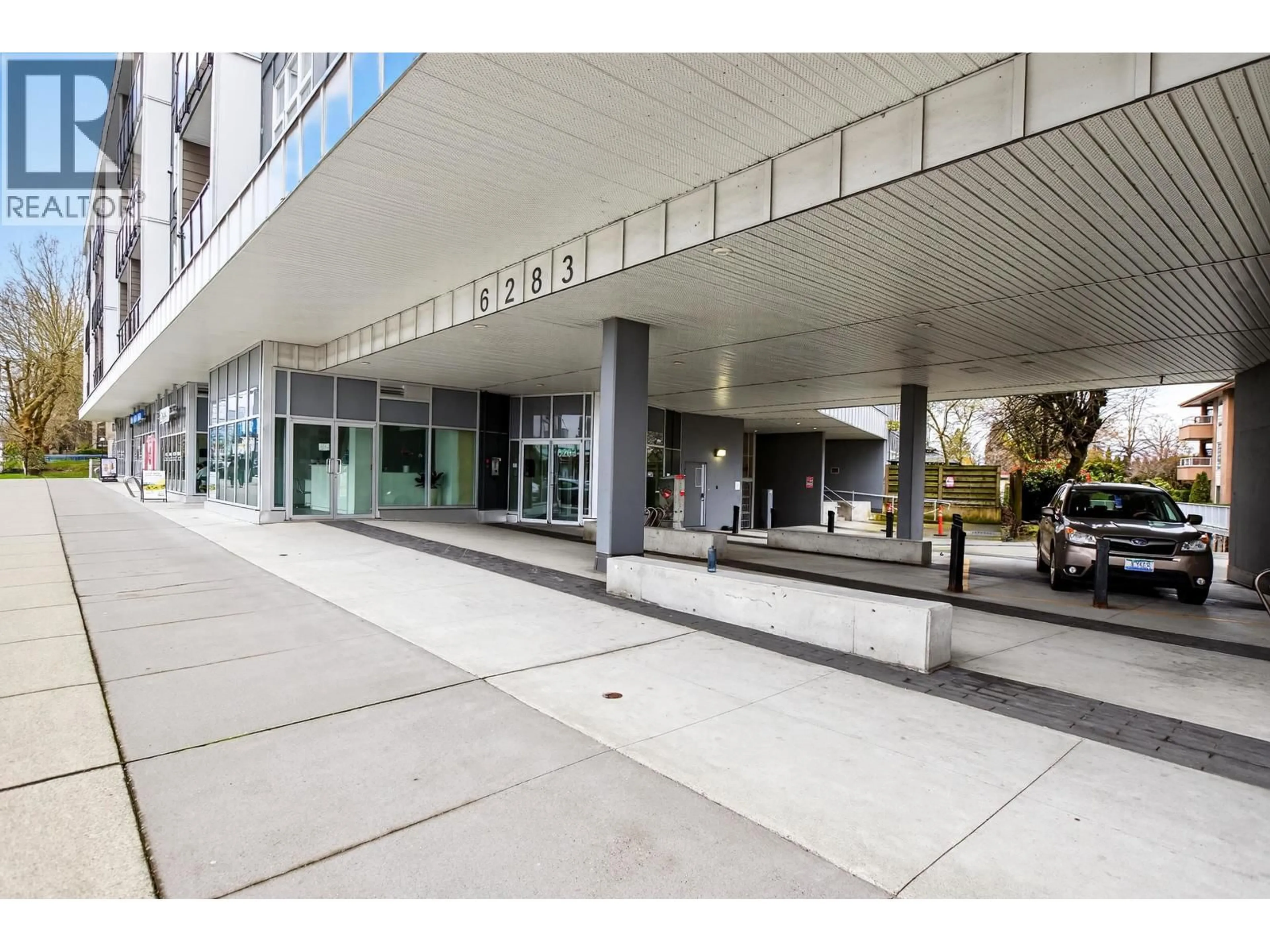 Indoor foyer for 215 - 6283 KINGSWAY AVENUE, Burnaby British Columbia V5J0H3