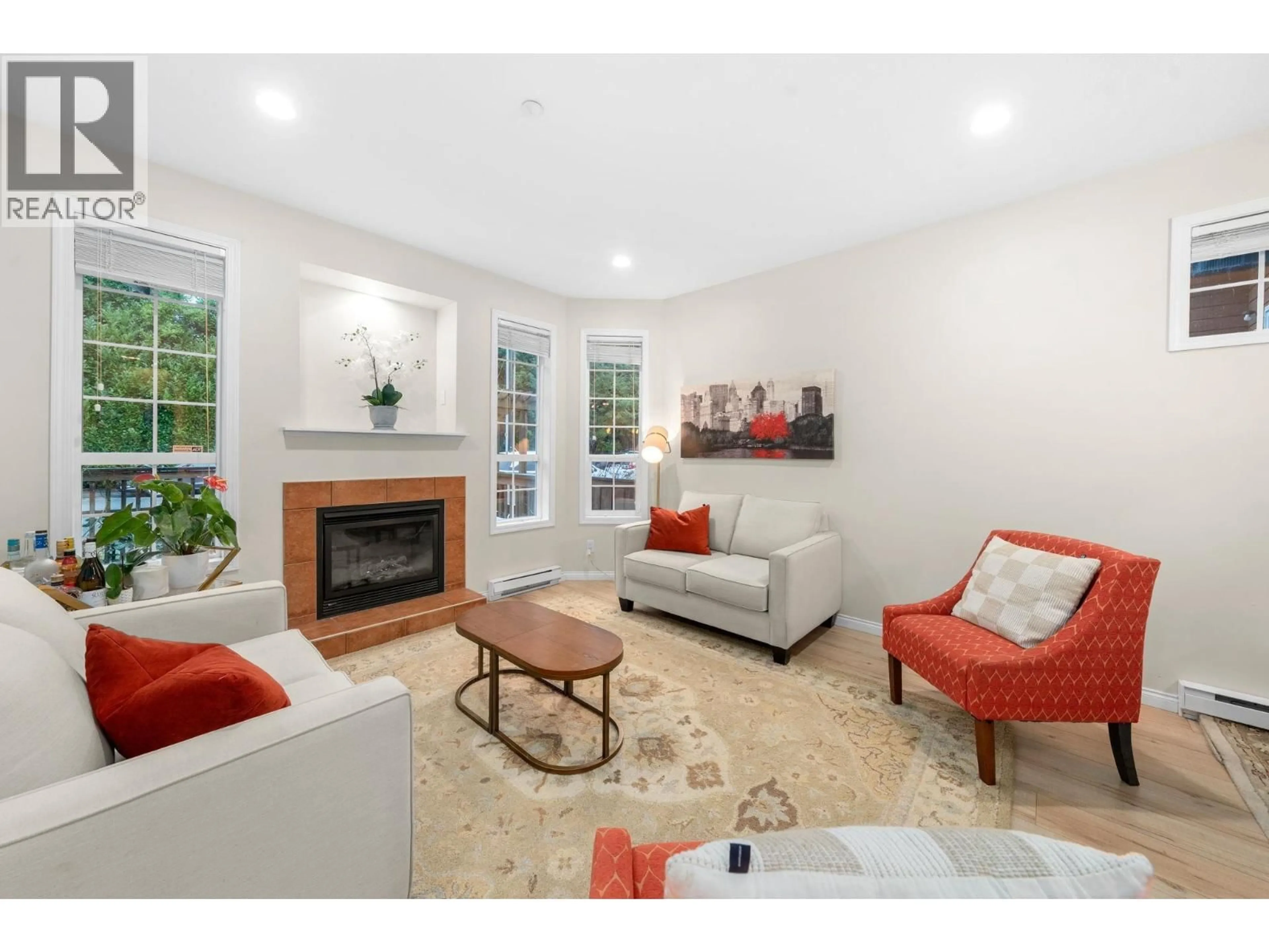 Living room with furniture, unknown for 1263 16TH STREET, North Vancouver British Columbia V7P1R5