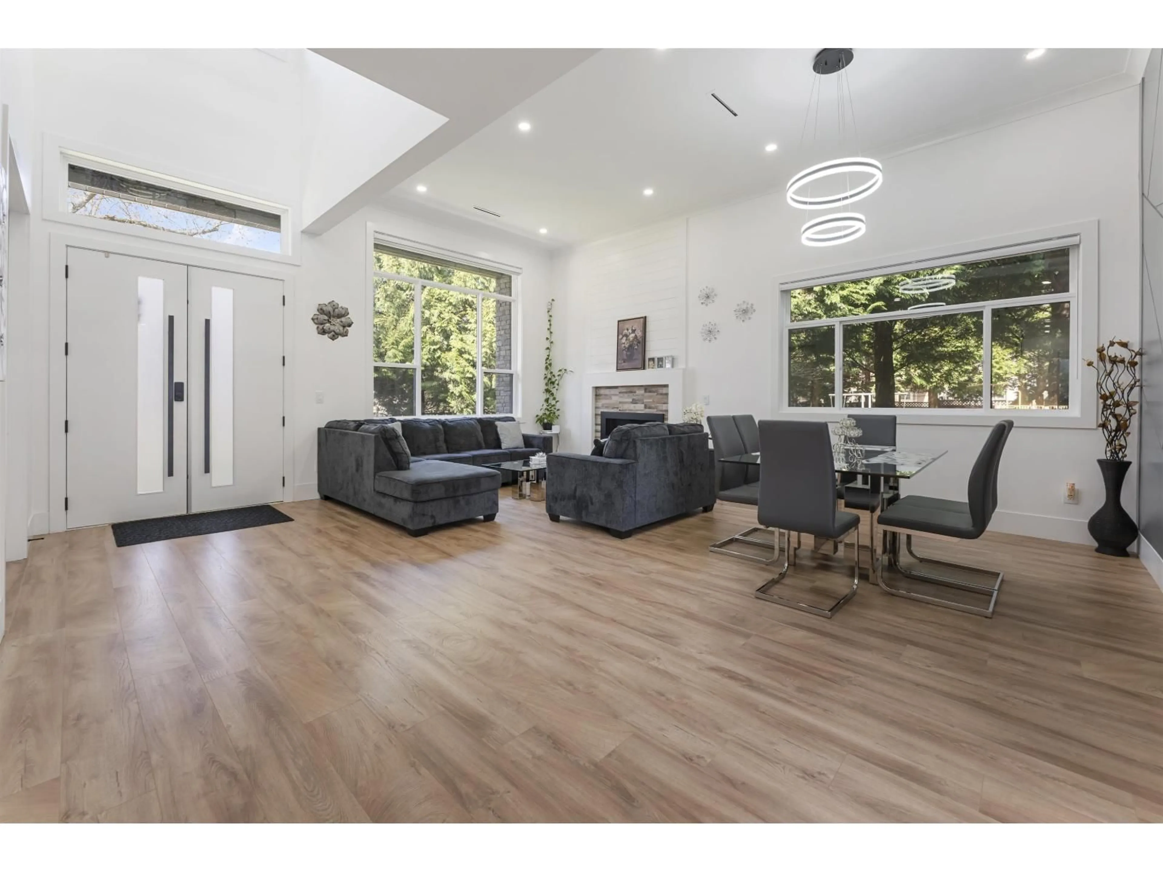 Living room with furniture, wood/laminate floor for 8958 139A STREET, Surrey British Columbia V3V7G5