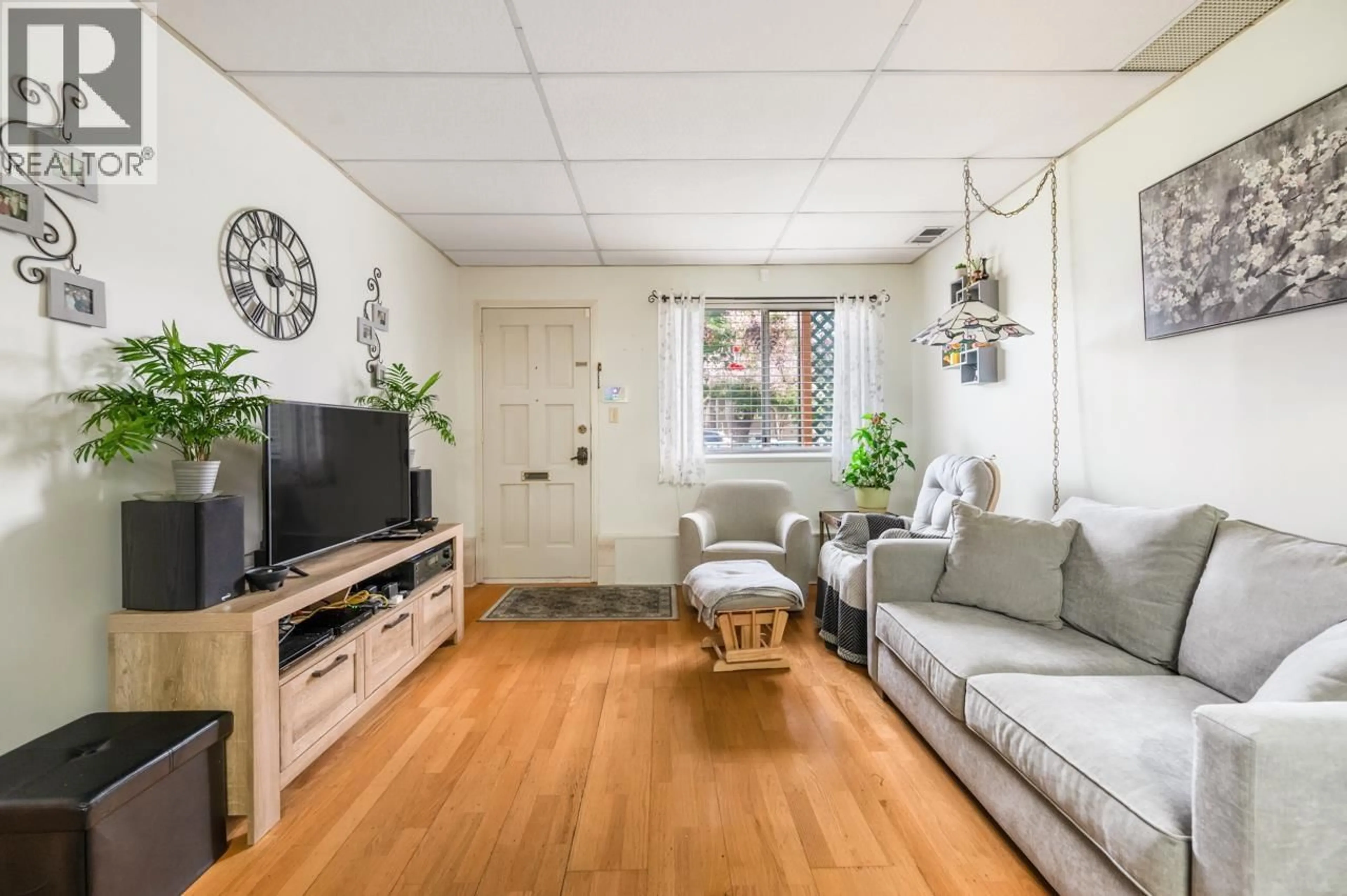 Living room with furniture, unknown for 3524 TANNER STREET, Vancouver British Columbia V5R5P5