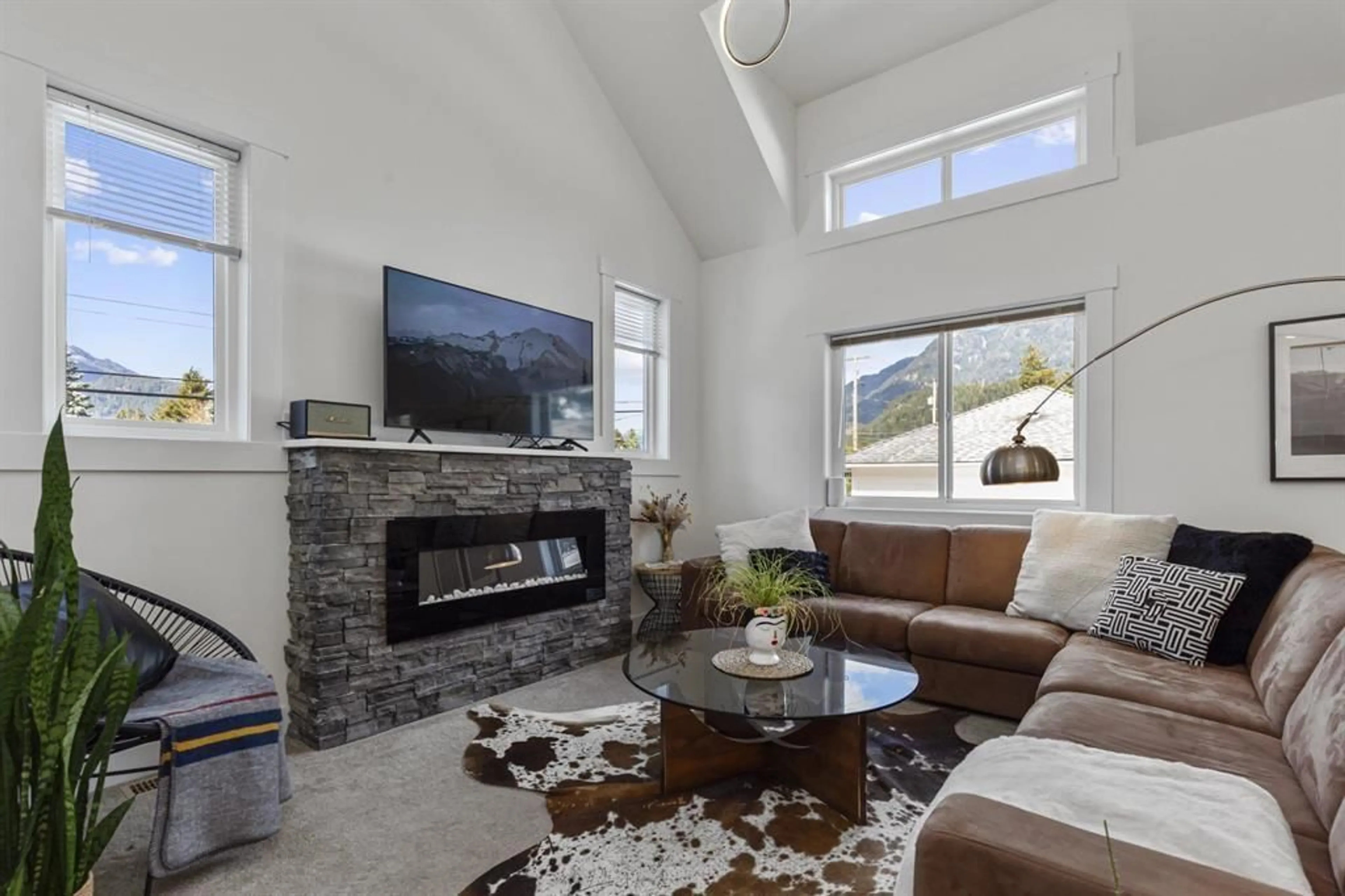 Living room with furniture, unknown for 1 - 548 PARK STREET, Hope British Columbia V0X1L0