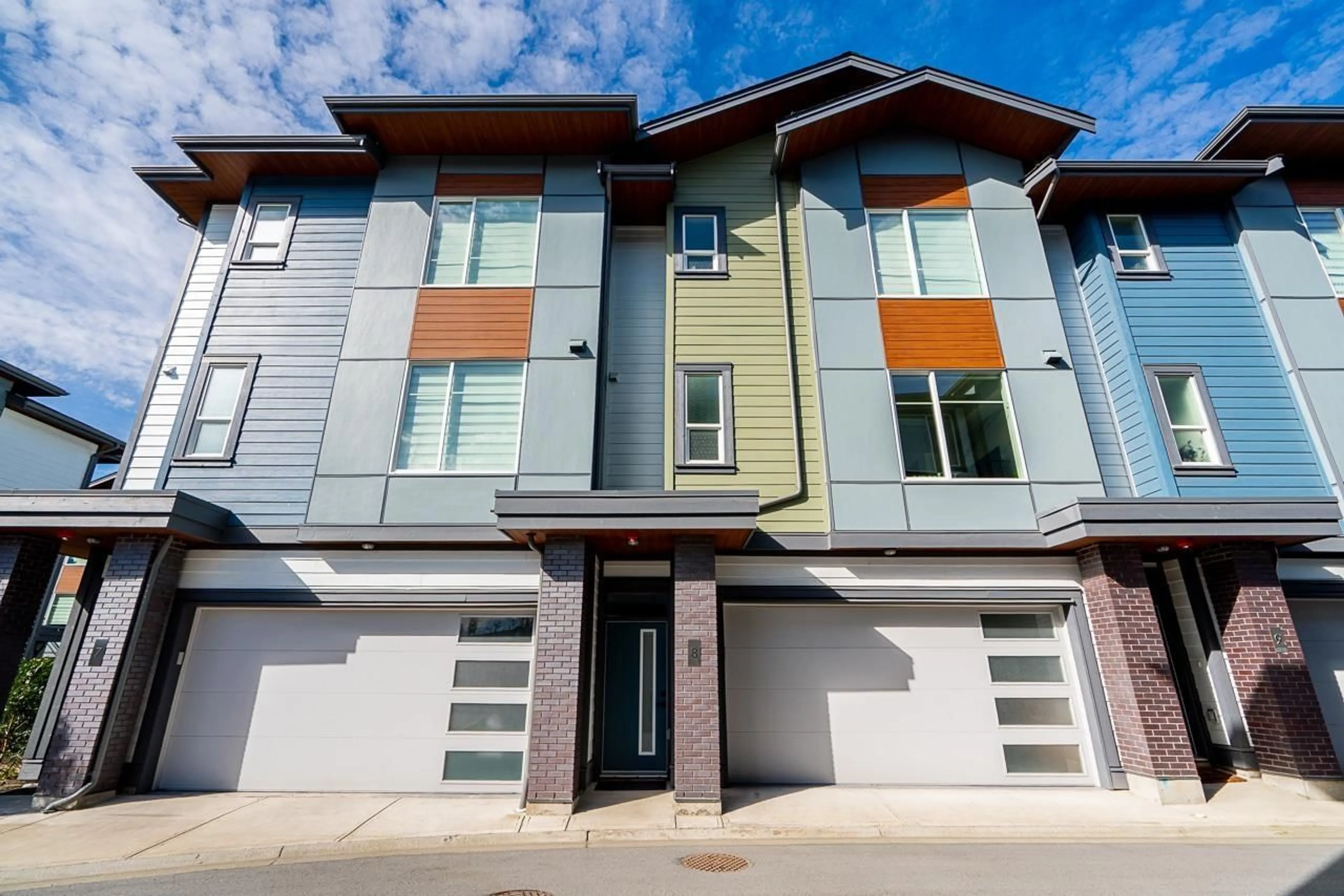 Home with vinyl exterior material, street for 8 - 20763 76 AVENUE, Langley British Columbia V2Y3N8