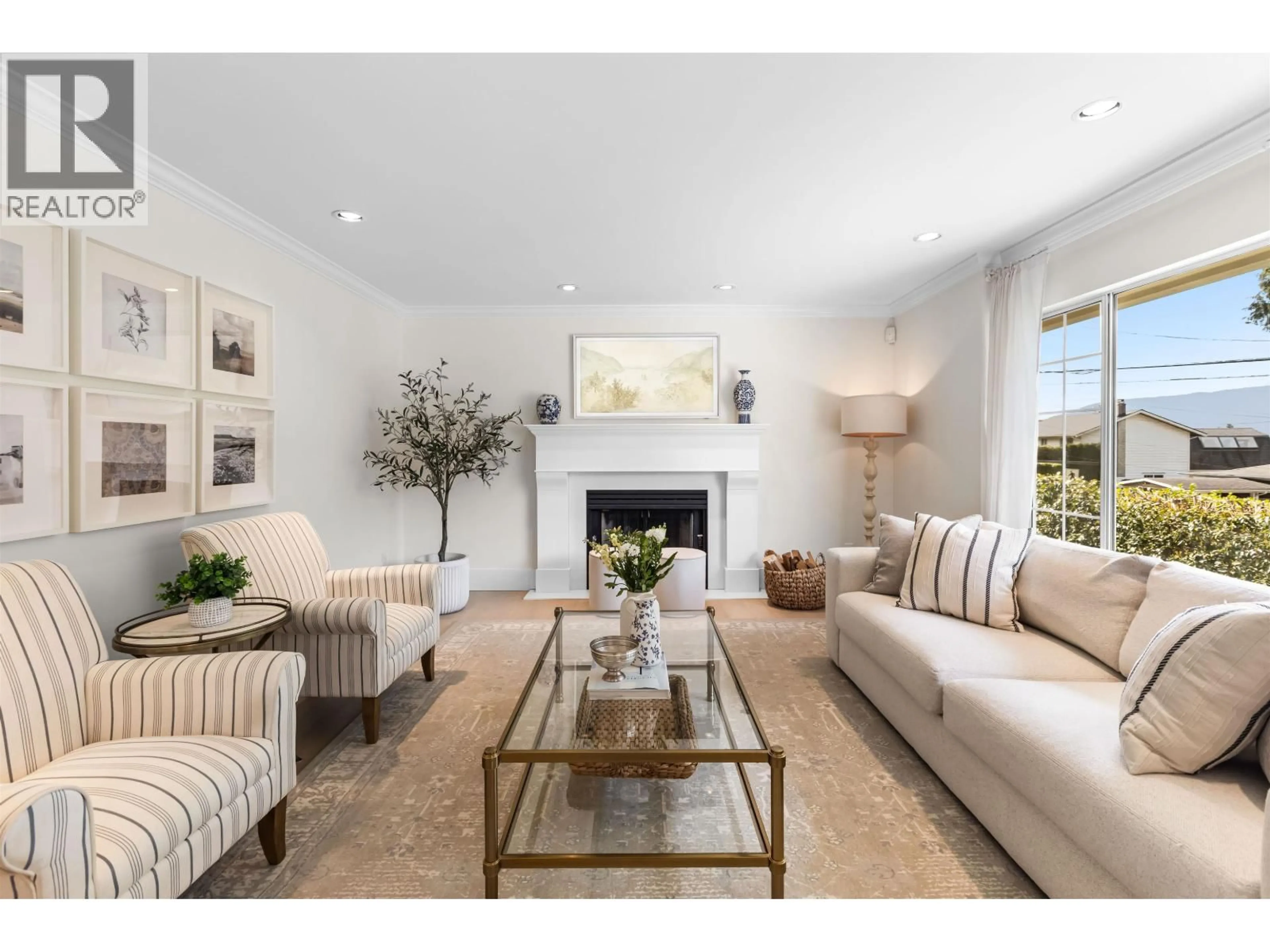 Living room with furniture, unknown for 6364 NELSON AVENUE, West Vancouver British Columbia V7W2A4