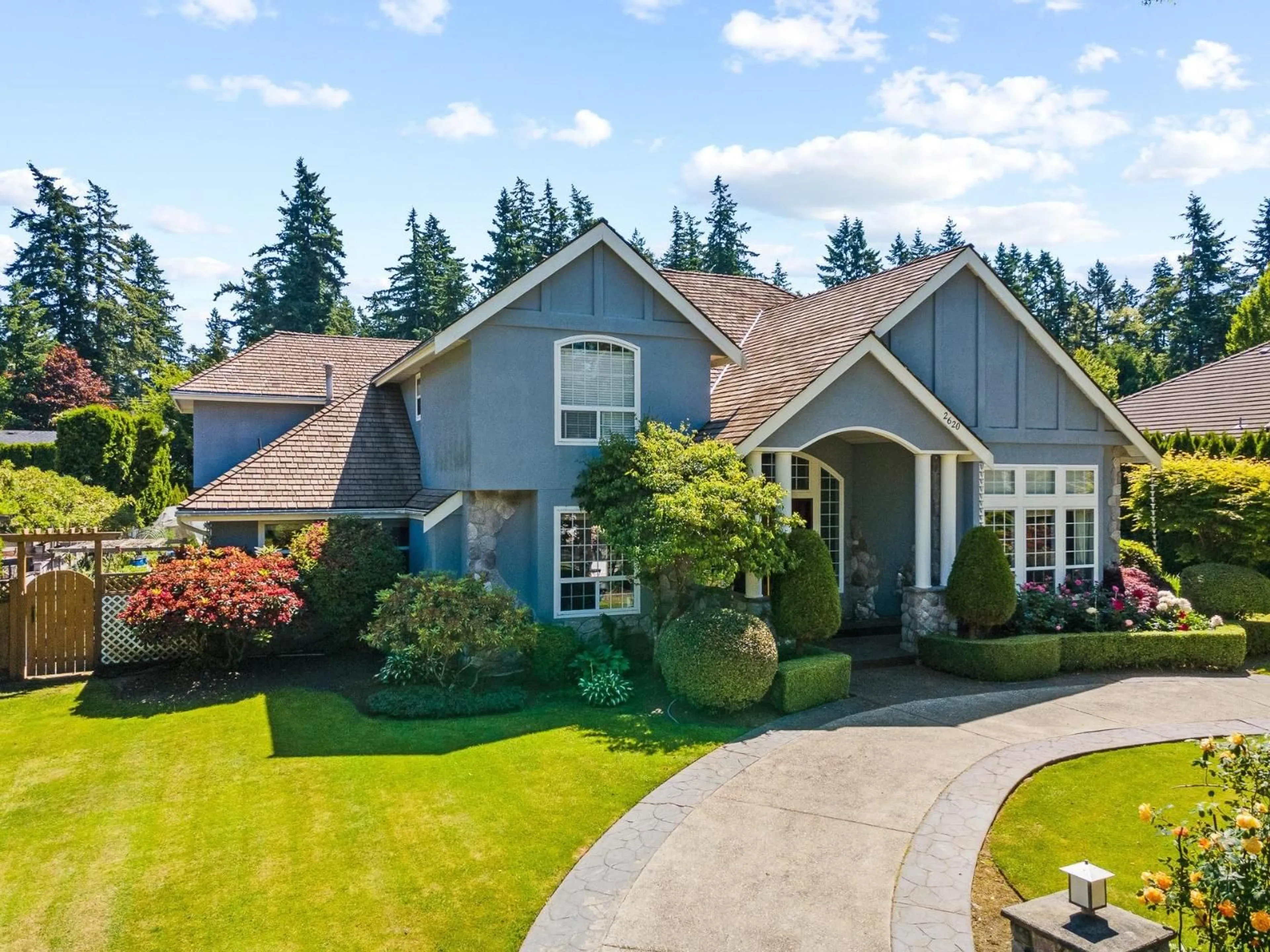 Home with vinyl exterior material, street for 2620 139A STREET, Surrey British Columbia V4P2L9