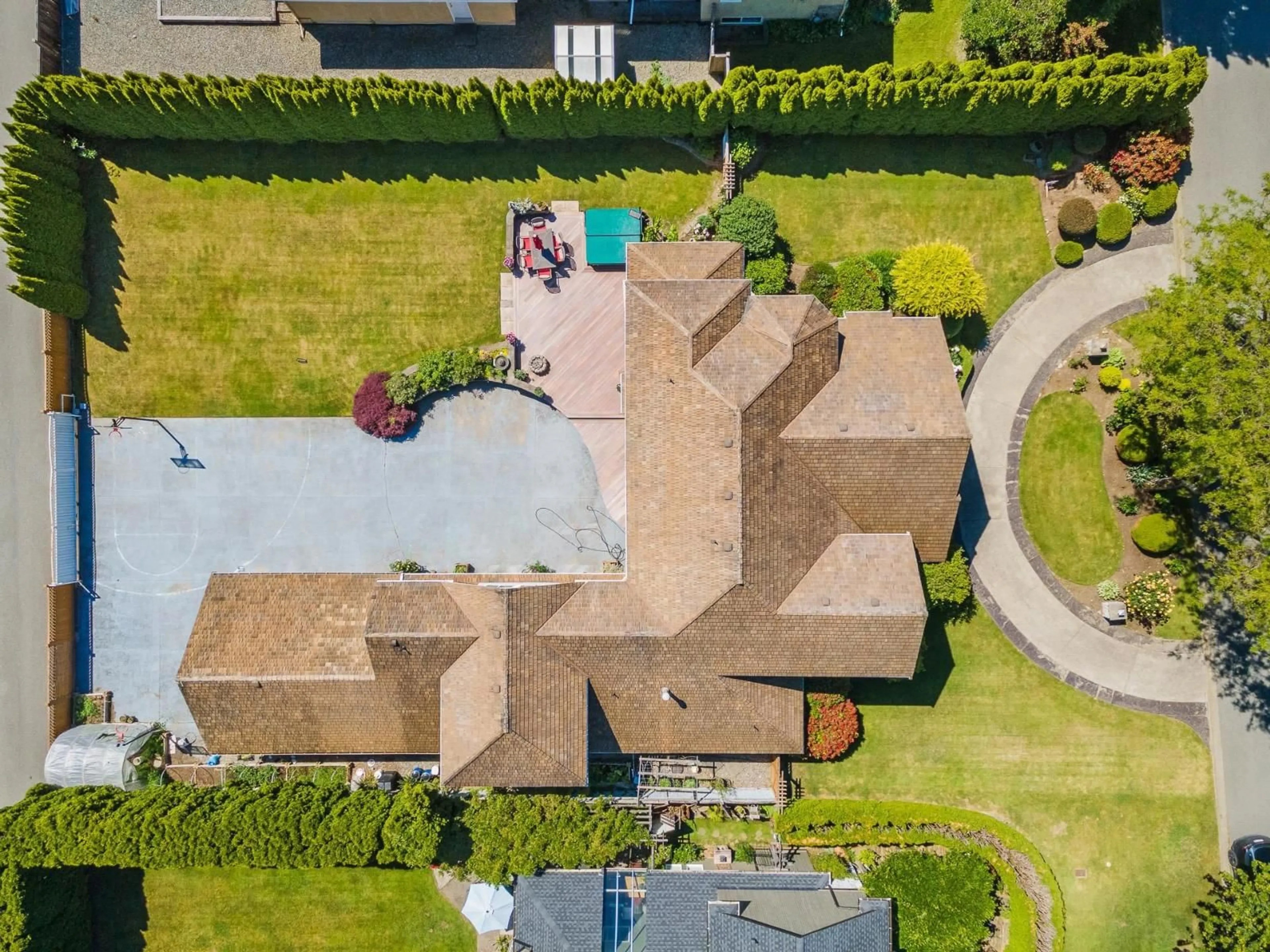 A pic from outside/outdoor area/front of a property/back of a property/a pic from drone, street for 2620 139A STREET, Surrey British Columbia V4P2L9