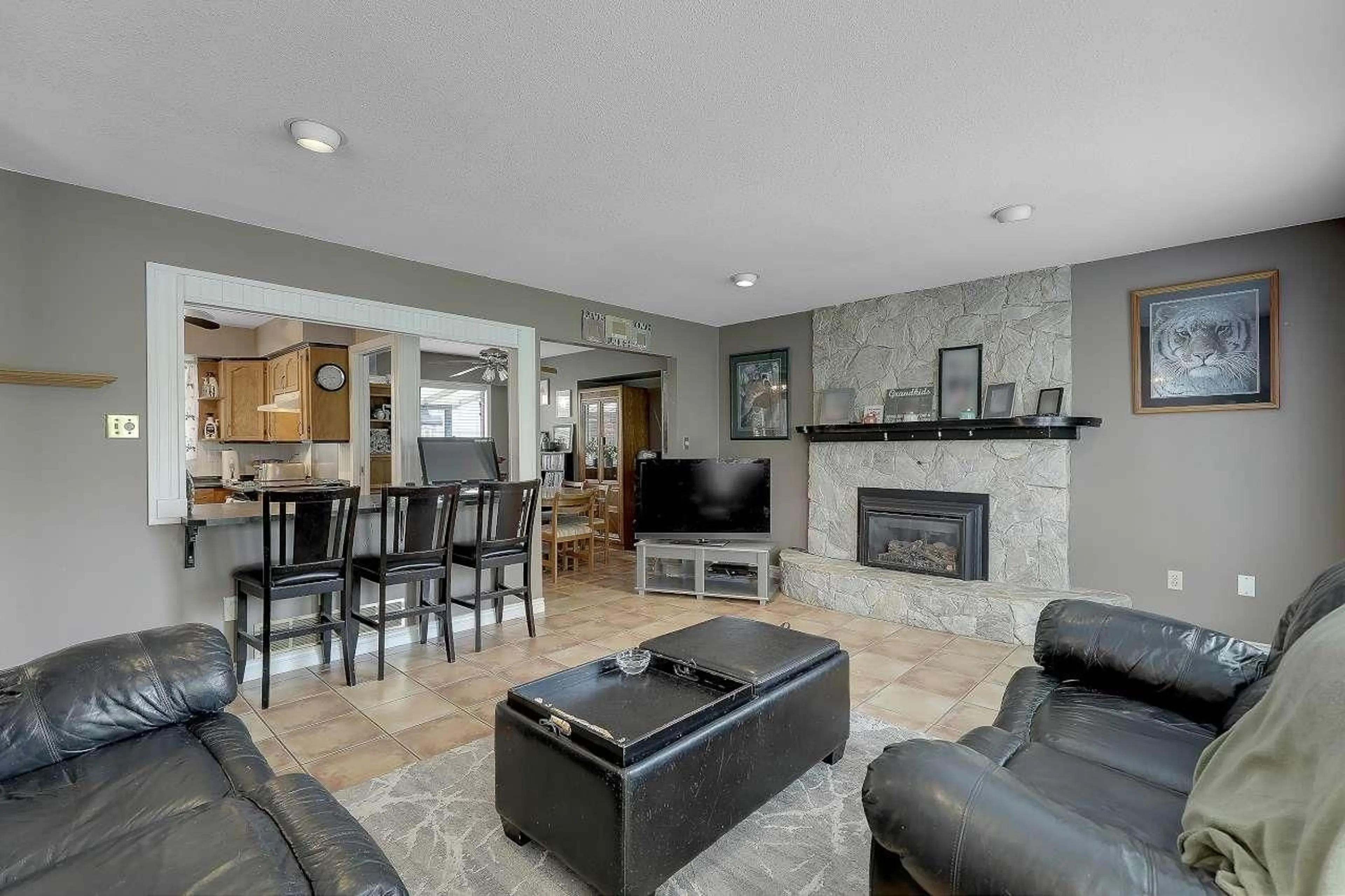 Living room with furniture, unknown for 9230 212B STREET, Langley British Columbia V1M1K9