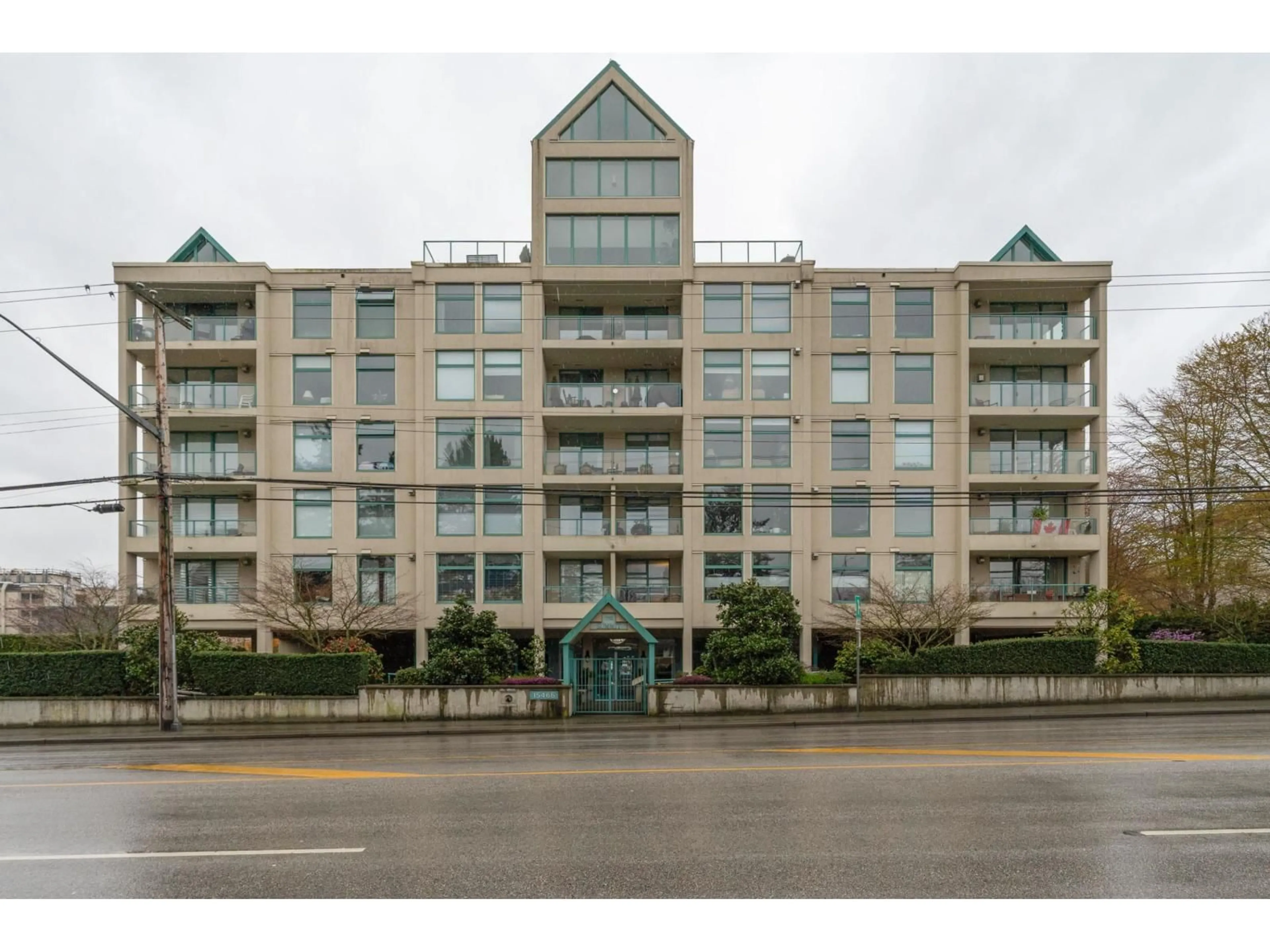 Blurry image for 303 - 15466 NORTH BLUFF ROAD, White Rock British Columbia V4B3G1