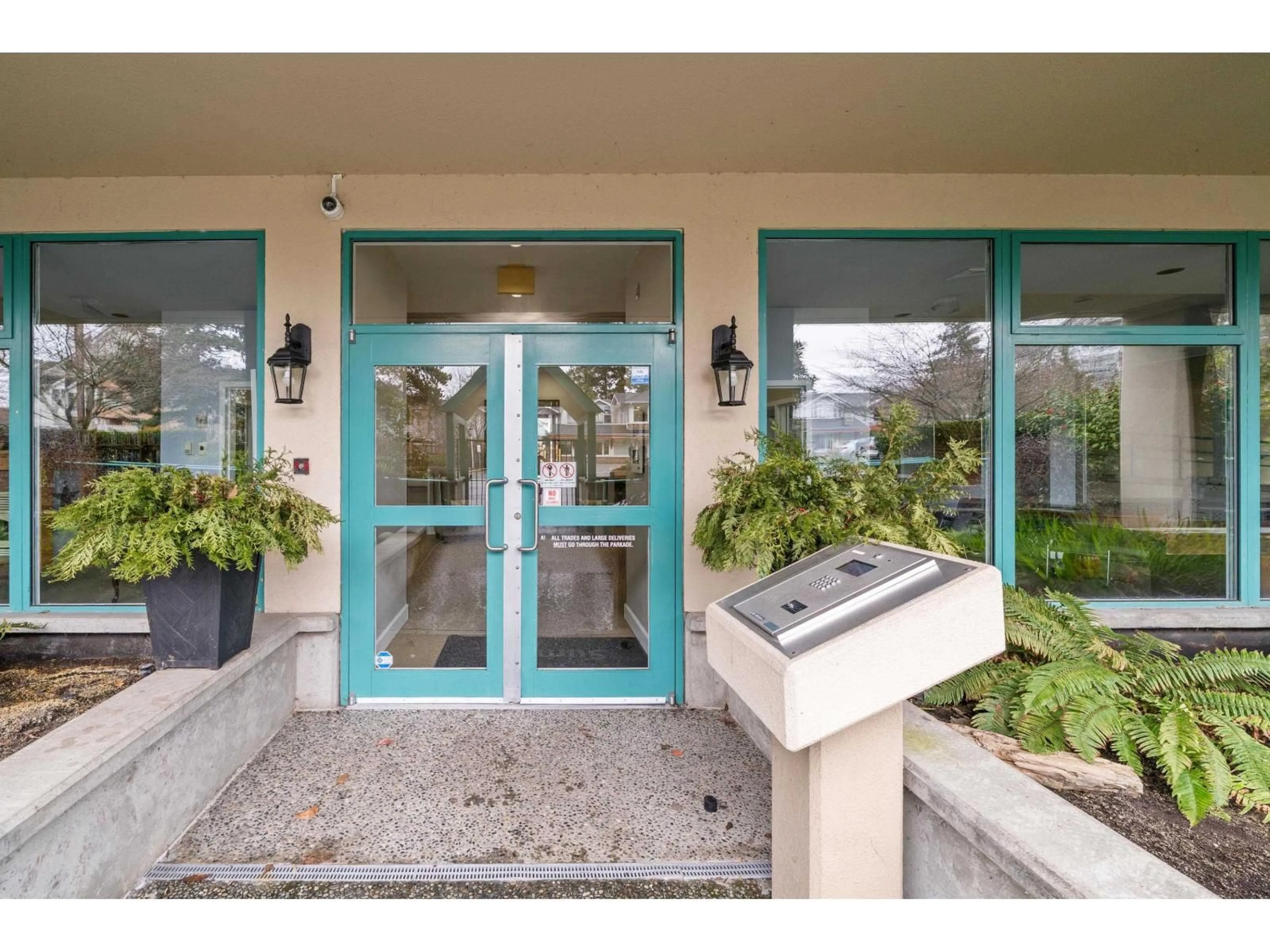 Unknown for 303 - 15466 NORTH BLUFF ROAD, White Rock British Columbia V4B3G1