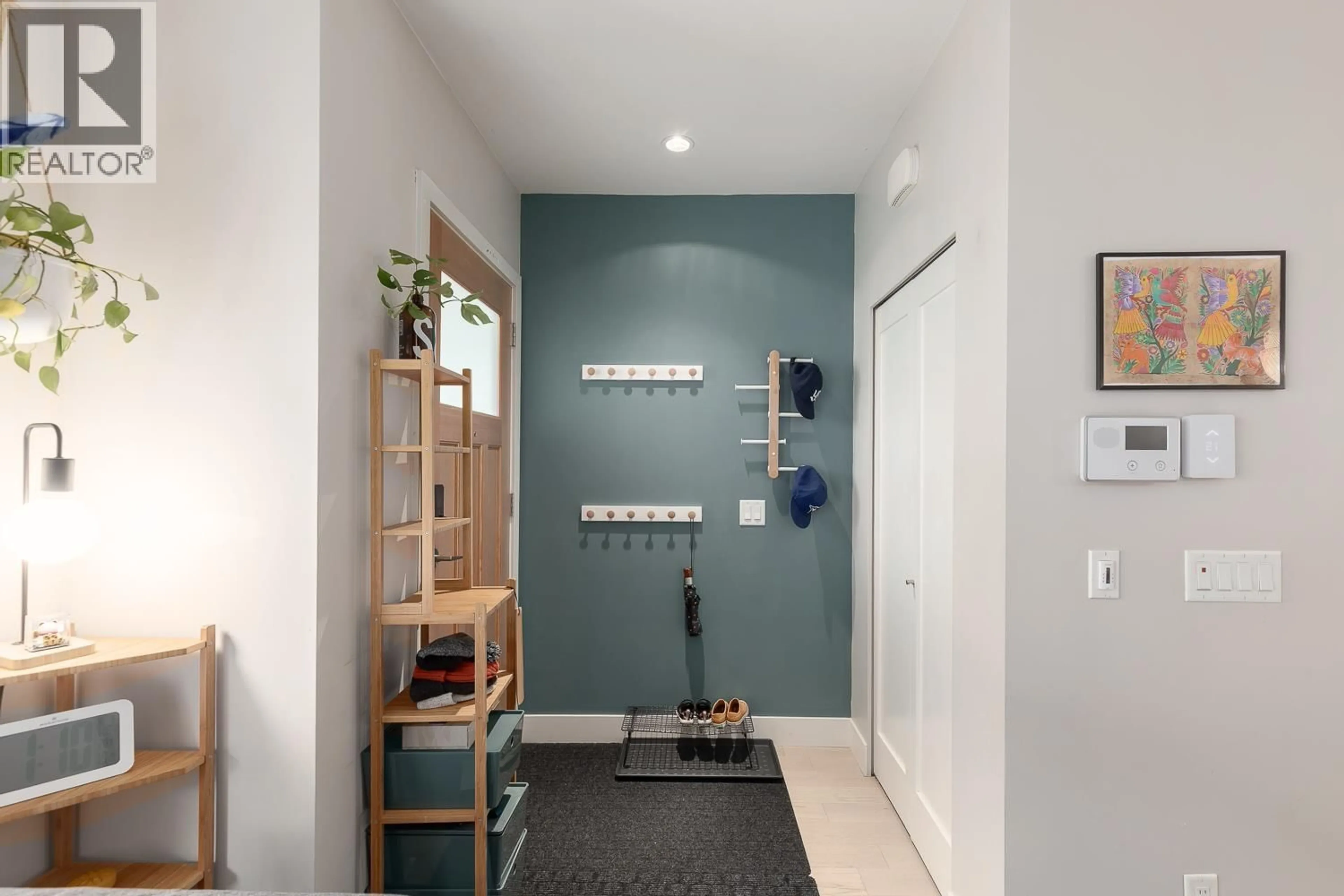 Indoor entryway for 5 - 278 CAMATA STREET, New Westminster British Columbia V3M0H8