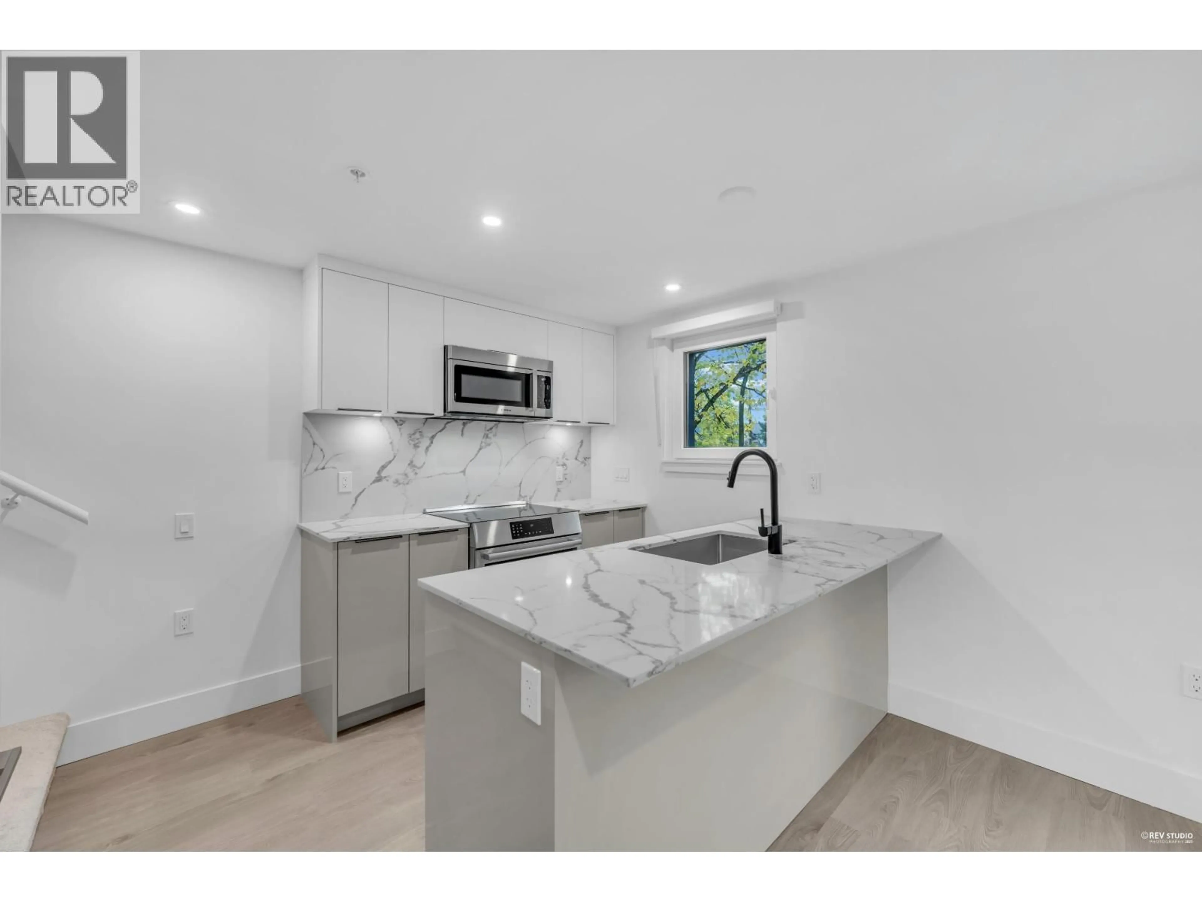 Open concept kitchen, ceramic/tile floor for 108 - 2073 1 AVENUE, Vancouver British Columbia V5N1B6