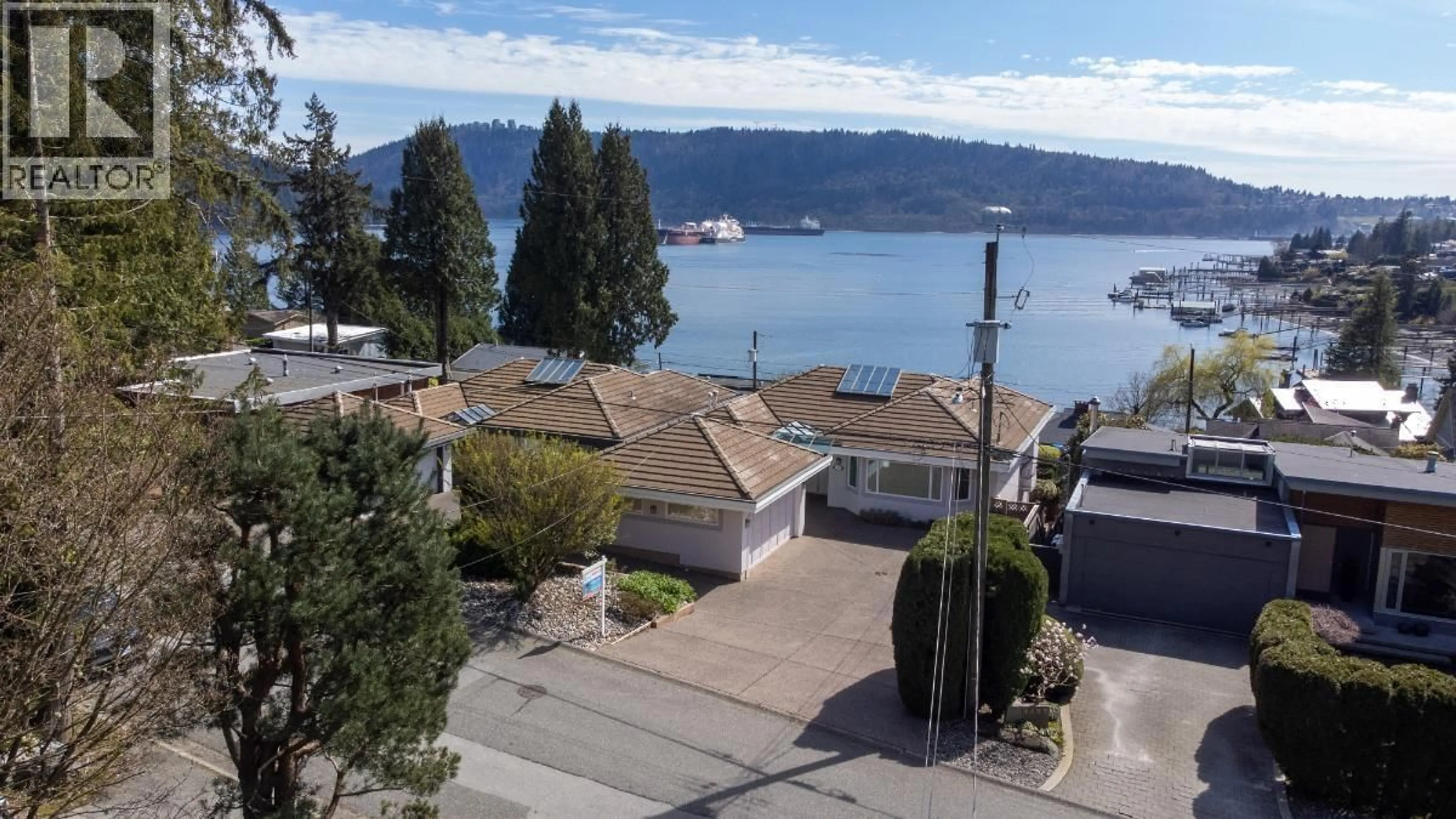 A pic from outside/outdoor area/front of a property/back of a property/a pic from drone, water/lake/river/ocean view for 4493 EPPS AVENUE, North Vancouver British Columbia V7G1G2