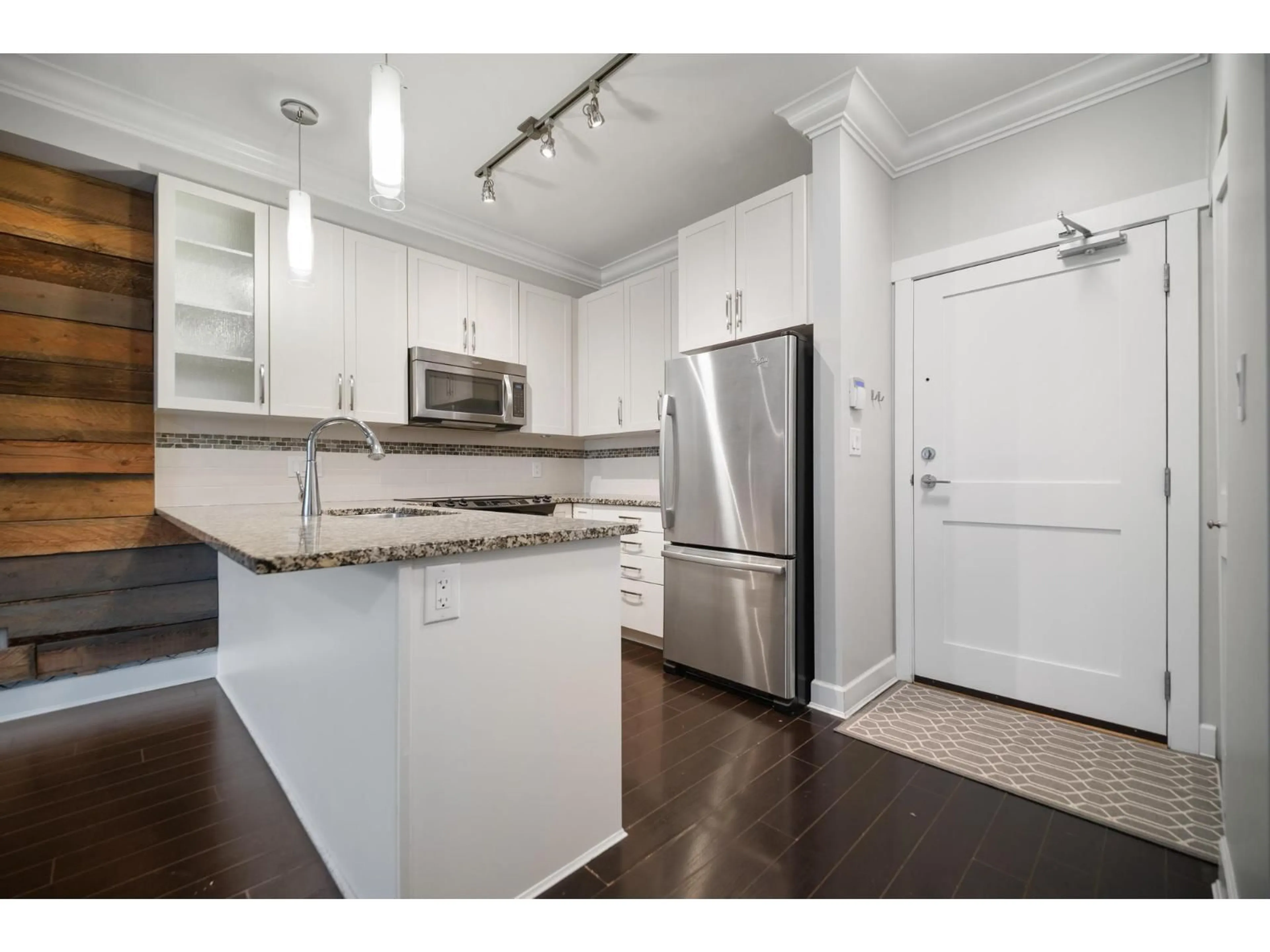 Standard kitchen, wood/laminate floor for 119 - 20861 83 AVENUE, Langley British Columbia V2Y0M8