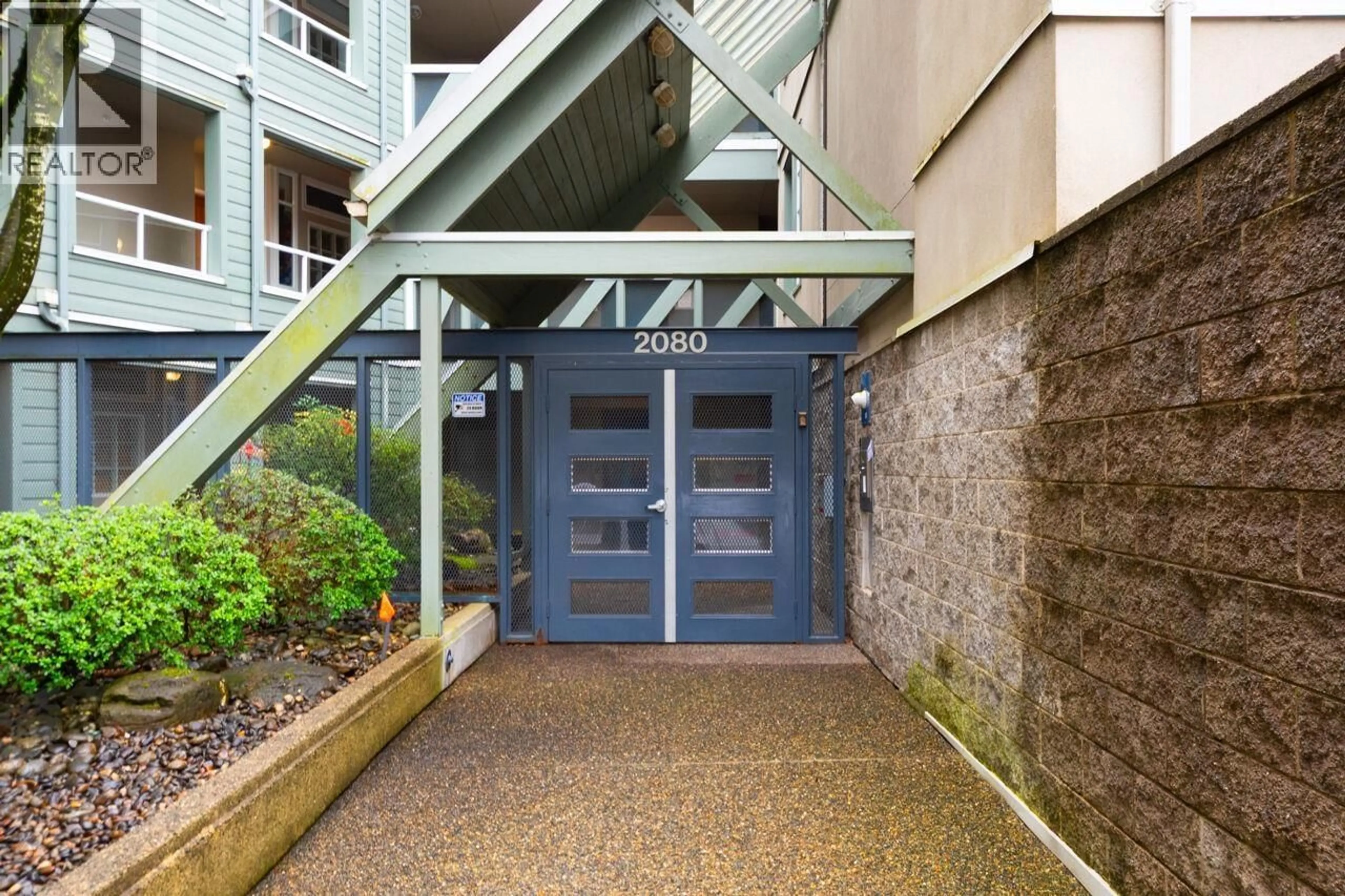 Indoor foyer for 402 - 2080 KENT AVENUE SOUTH, Vancouver British Columbia V5P4X2