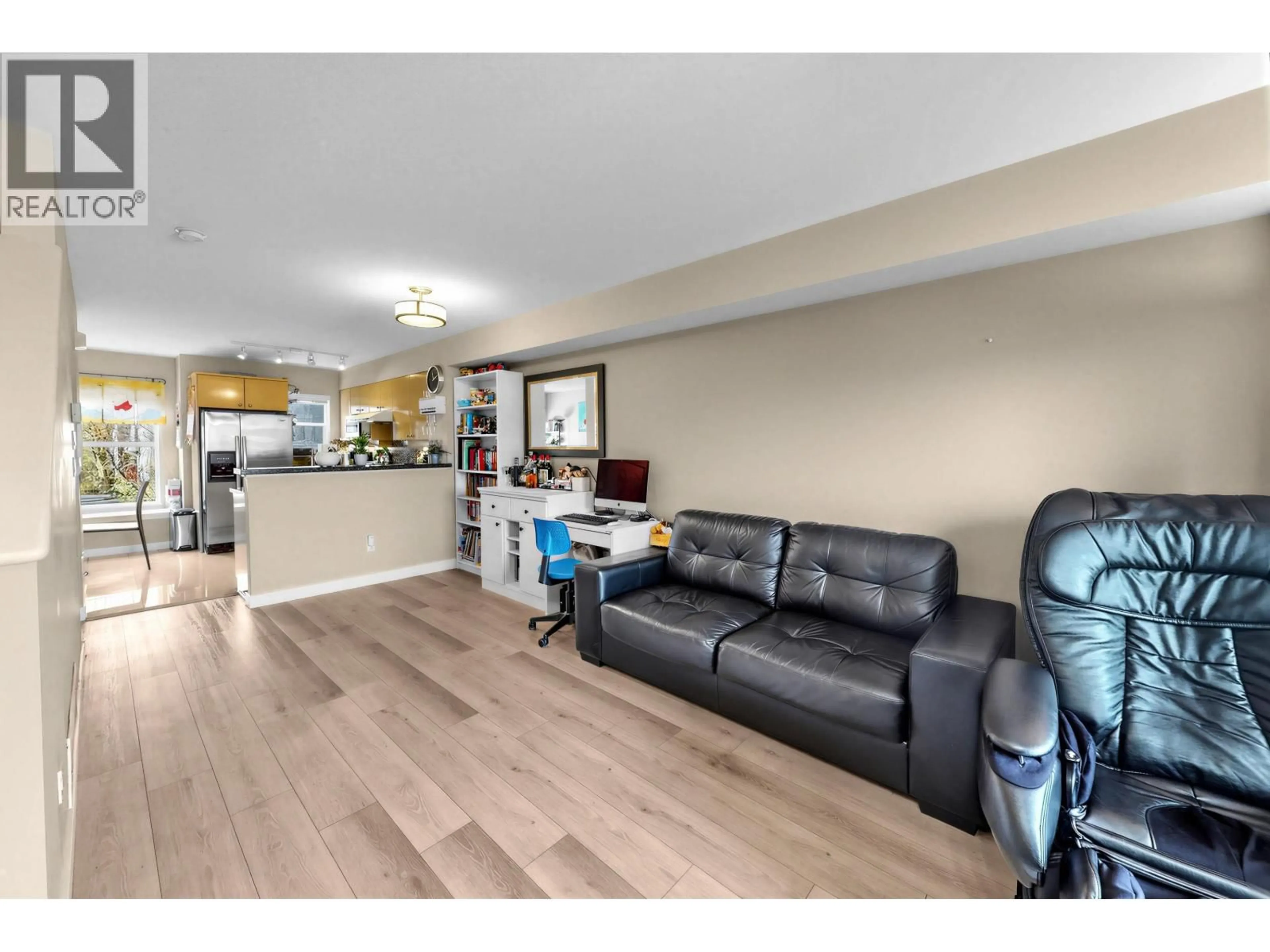 Living room with furniture, wood/laminate floor for 19 - 7100 LYNNWOOD DRIVE, Richmond British Columbia V7C5S8