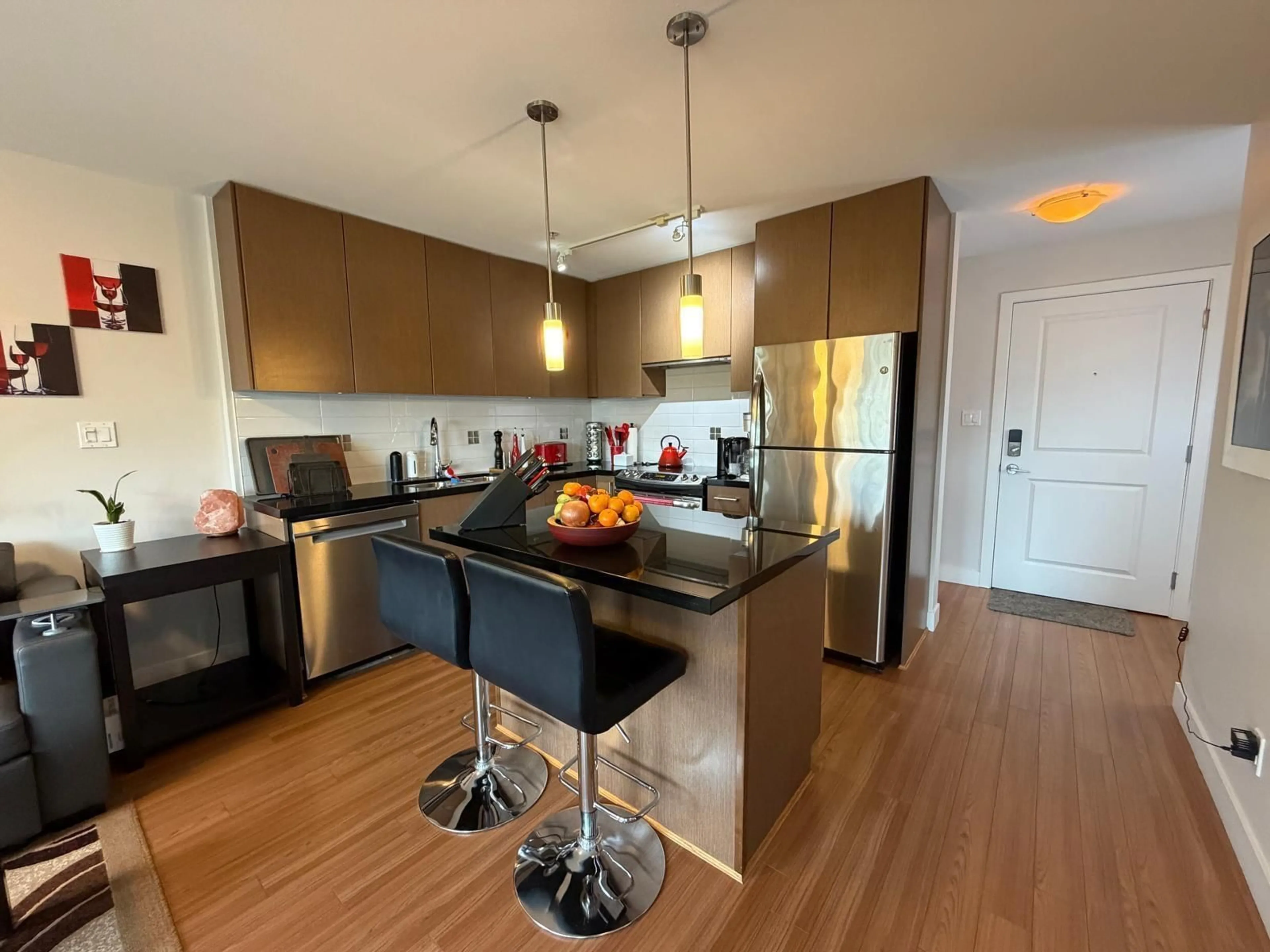 Open concept kitchen, wood/laminate floor for 313 - 15735 CROYDON DRIVE, Surrey British Columbia V3Z2L5