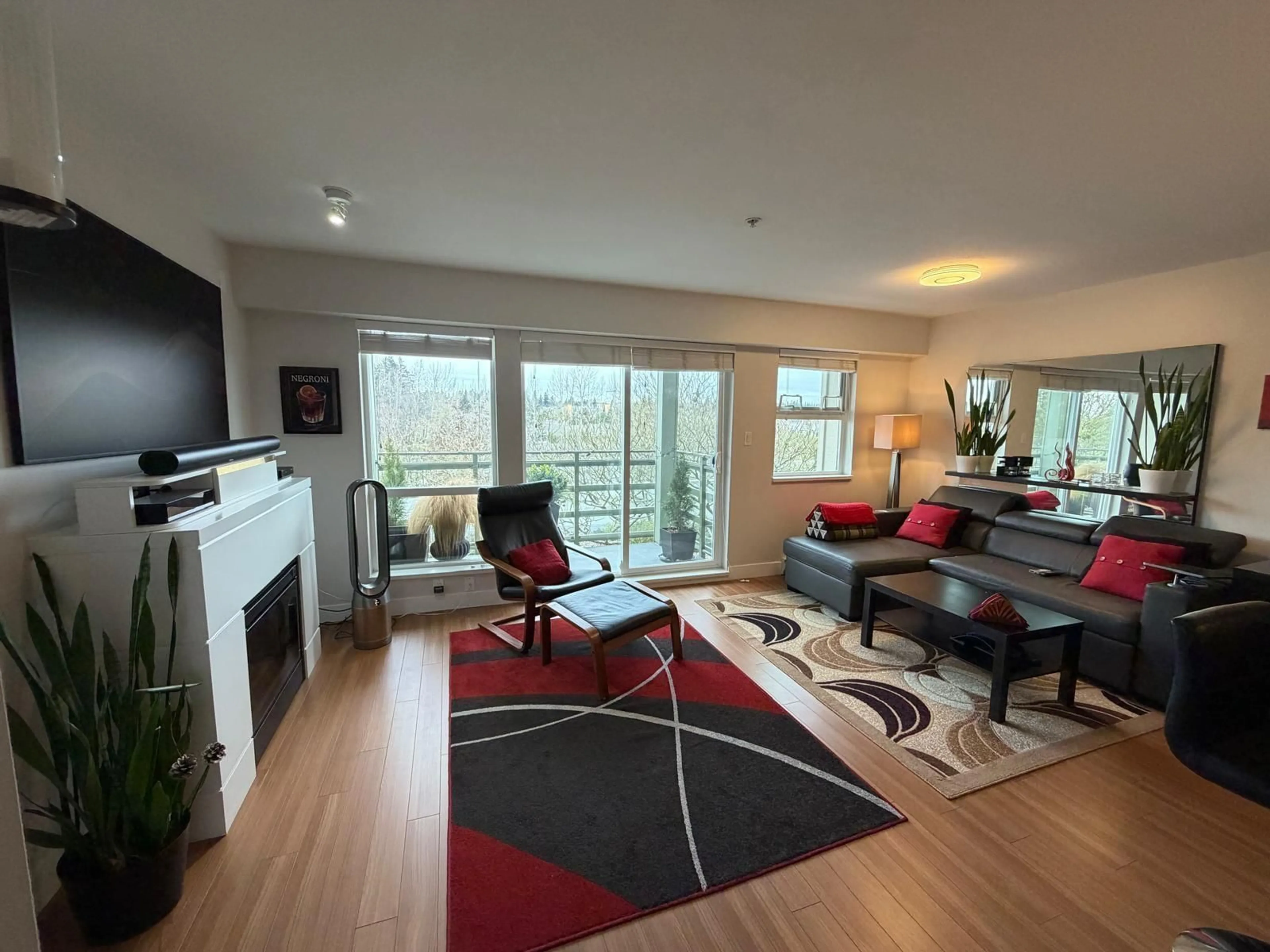 Living room with furniture, wood/laminate floor for 313 - 15735 CROYDON DRIVE, Surrey British Columbia V3Z2L5