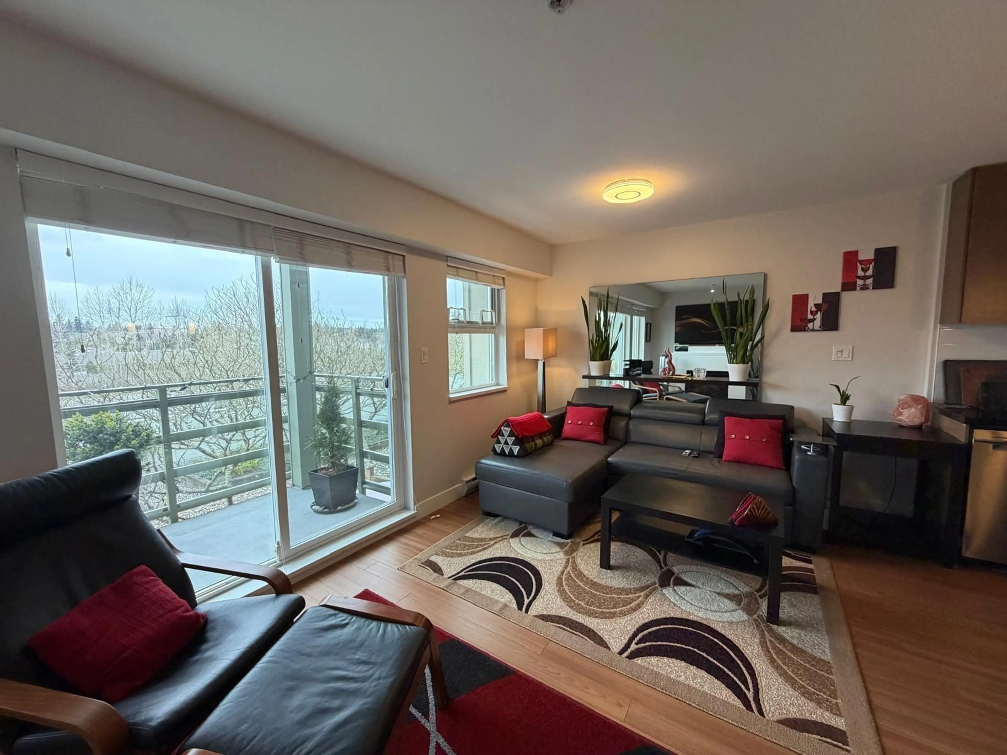 Living room with furniture, wood/laminate floor for 313 - 15735 CROYDON DRIVE, Surrey British Columbia V3Z2L5