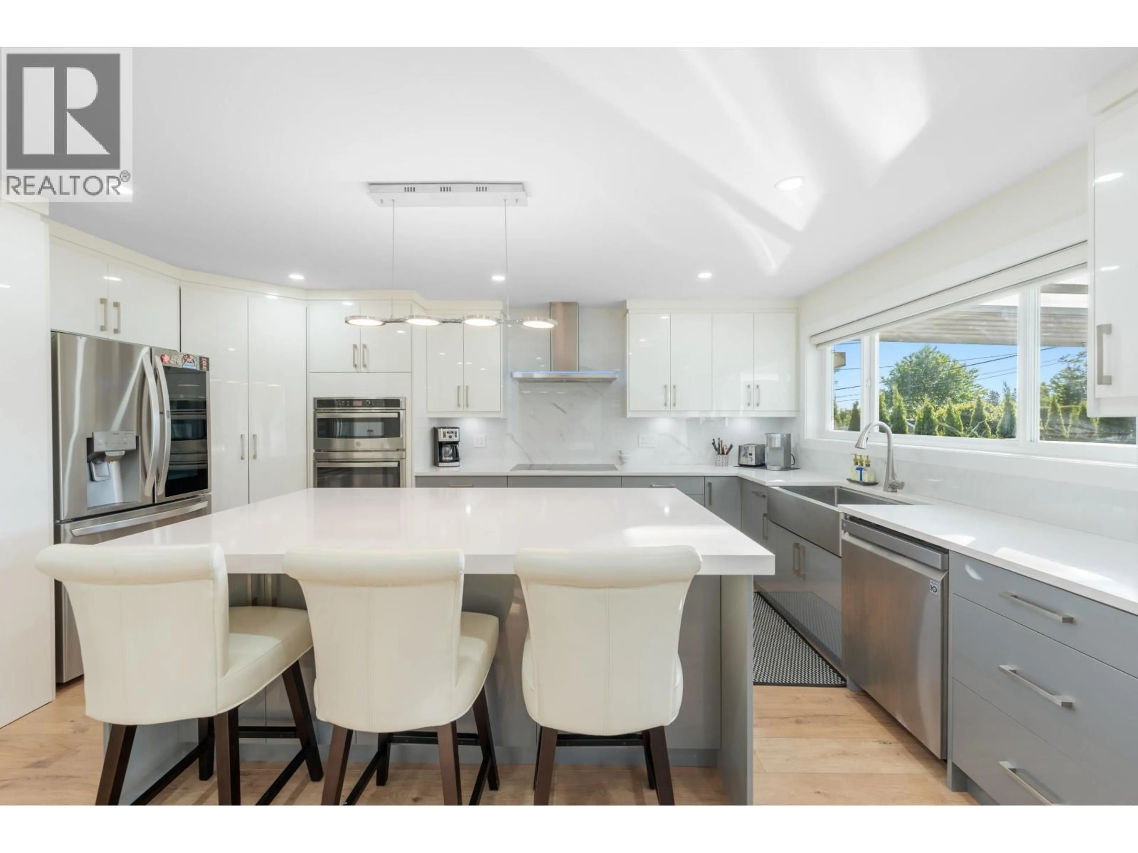 Contemporary kitchen, unknown for 8649 11TH AVENUE, Burnaby British Columbia V3N2P9