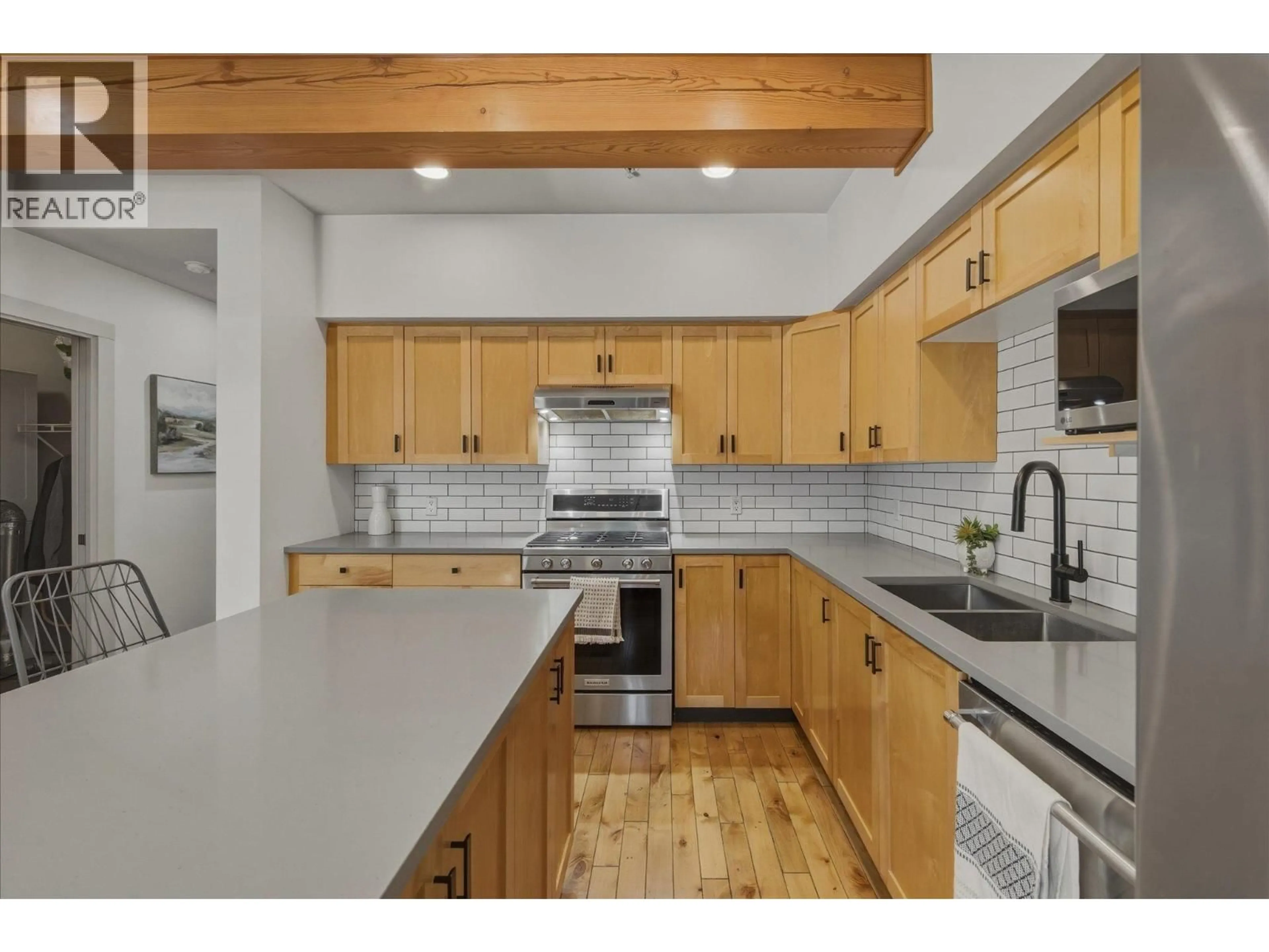 Open concept kitchen, unknown for 22 - 39758 GOVERNMENT ROAD, Squamish British Columbia V8B0G3