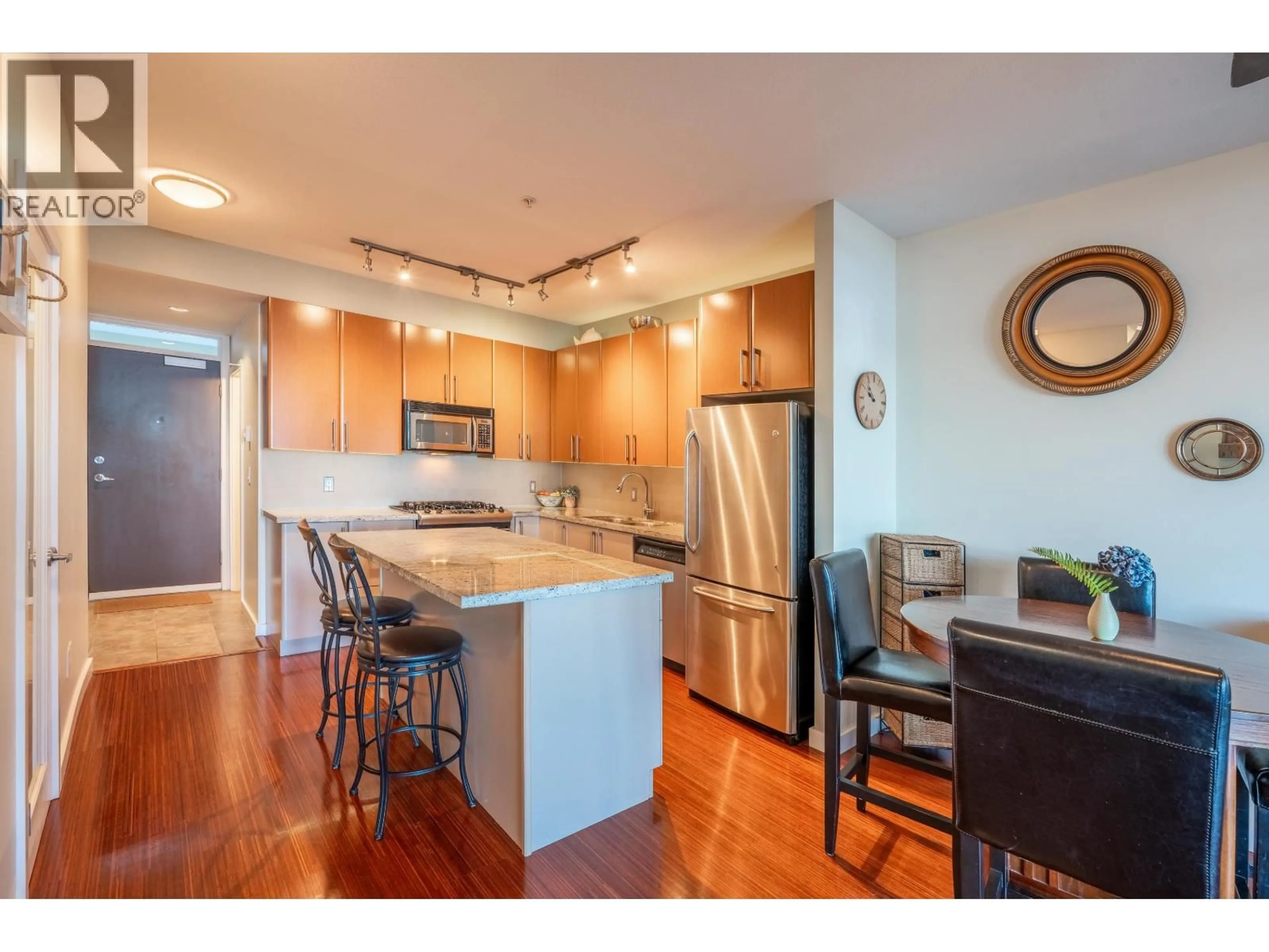 Open concept kitchen, wood/laminate floor for 105 - 5160 DAVIS BAY ROAD, Sechelt British Columbia V7Z0H3