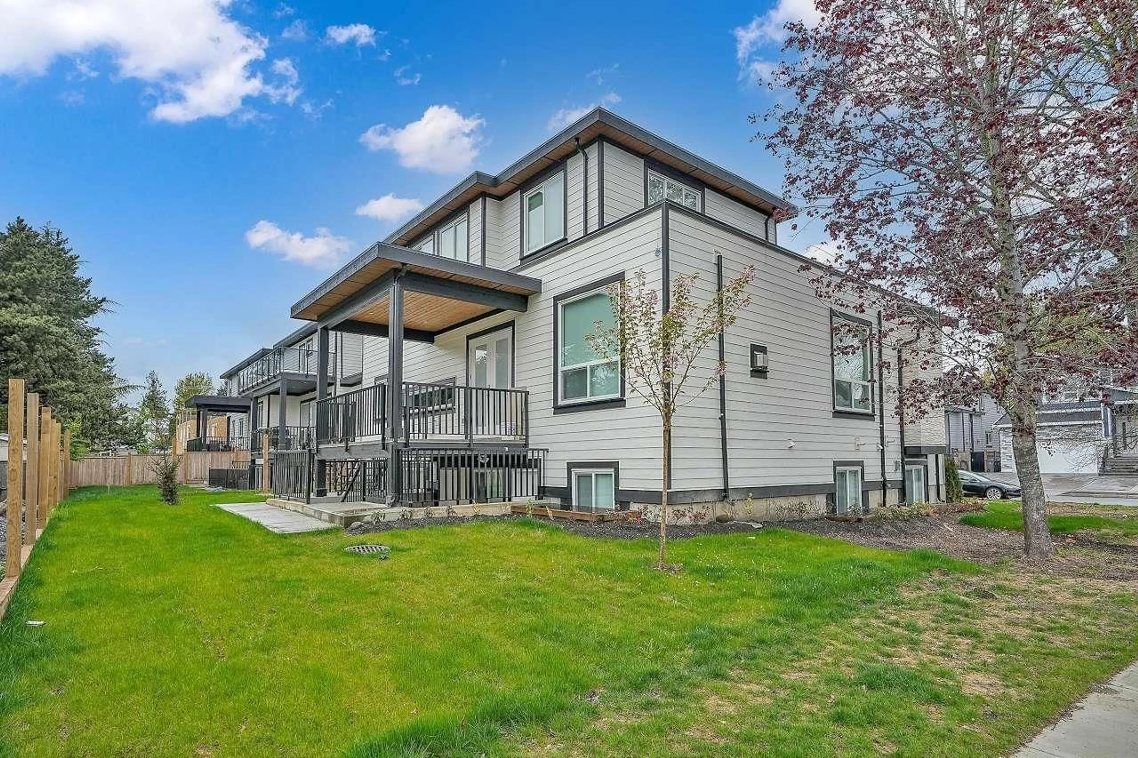 Patio, unknown for 17246 59 AVENUE, Surrey British Columbia V3S1Y7