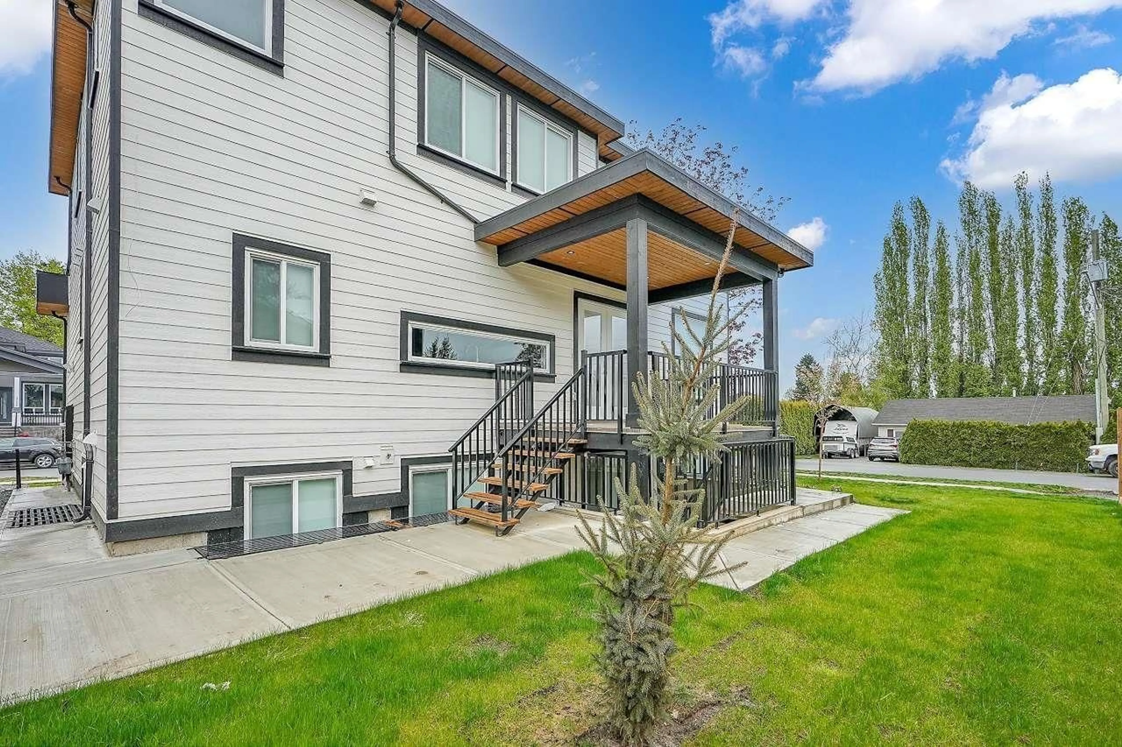 Patio, unknown for 17246 59 AVENUE, Surrey British Columbia V3S1Y7