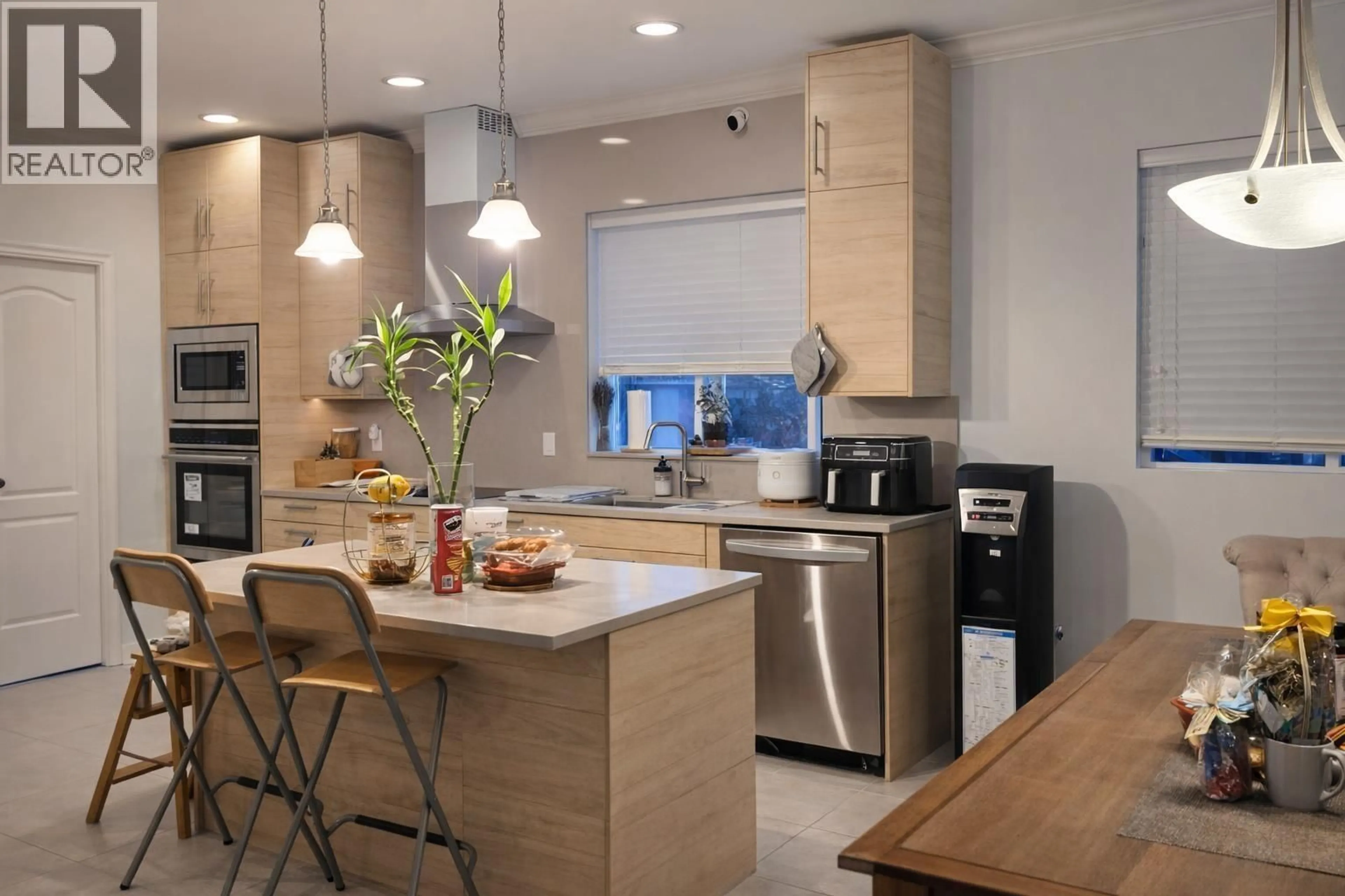 Contemporary kitchen, unknown for 11480 228TH STREET, Maple Ridge British Columbia V2X3P3