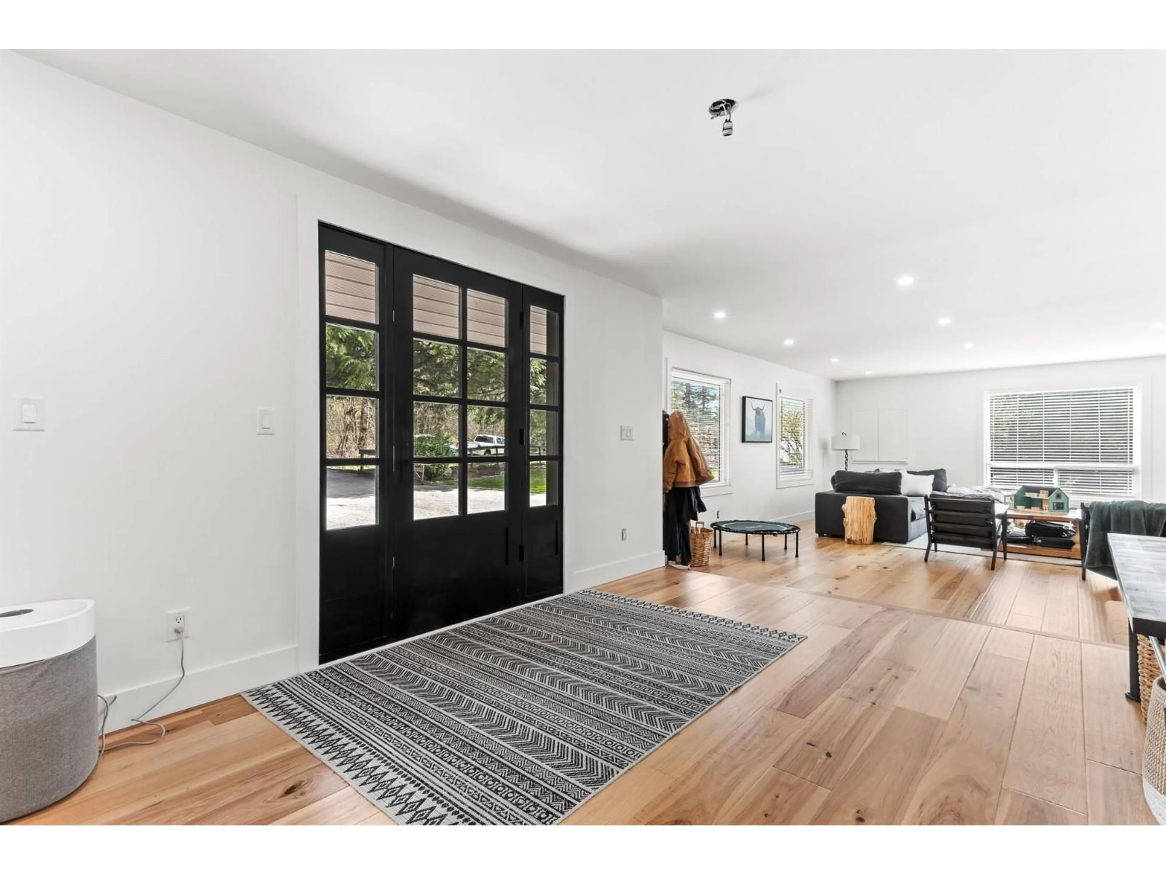 Indoor entryway for 7025 HESSLEA CRESCENT, Abbotsford British Columbia V4X2C2