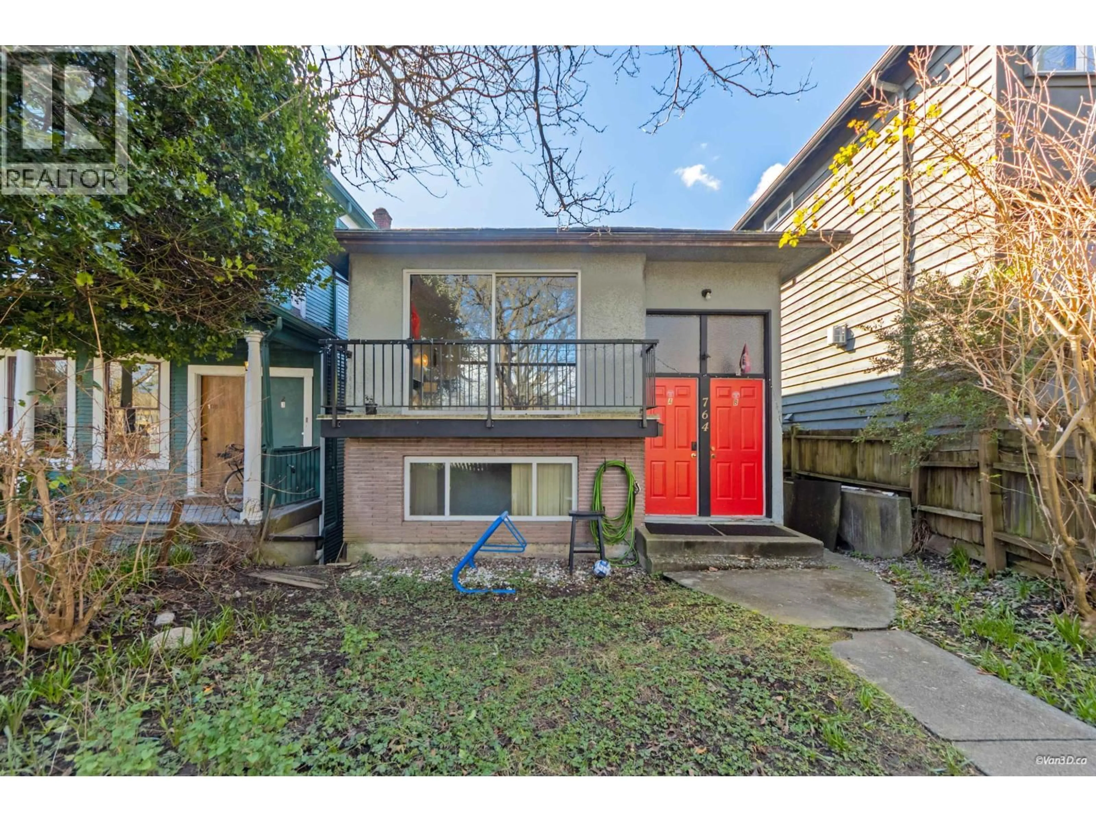 A pic from outside/outdoor area/front of a property/back of a property/a pic from drone, street for 764 GEORGIA STREET, Vancouver British Columbia V6A2A3