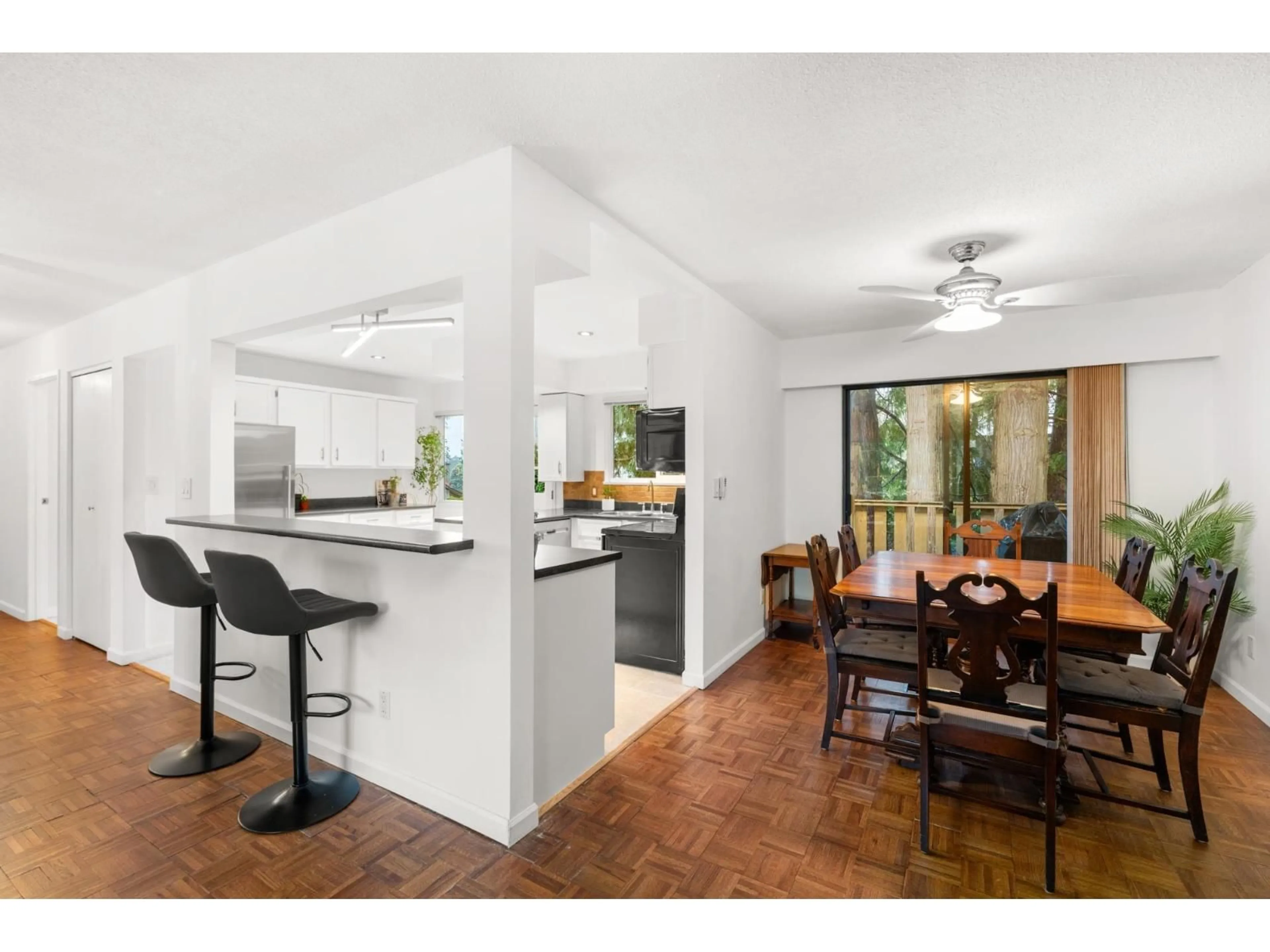 Open concept kitchen, ceramic/tile floor for 11752 64A AVENUE, Delta British Columbia V4E2C6