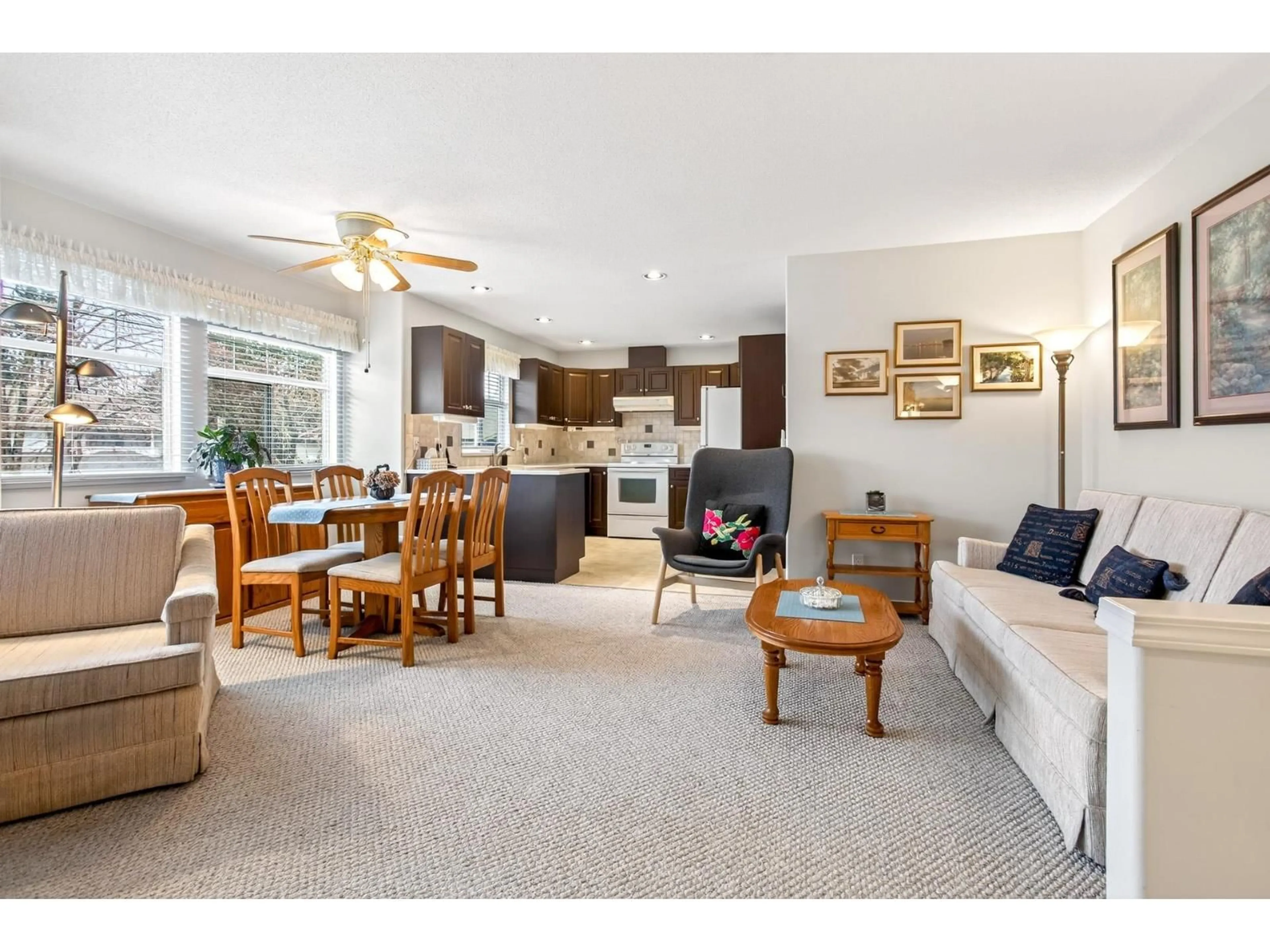 Living room with furniture, wood/laminate floor for 180 - 20391 96 AVENUE, Langley British Columbia V1M2L2