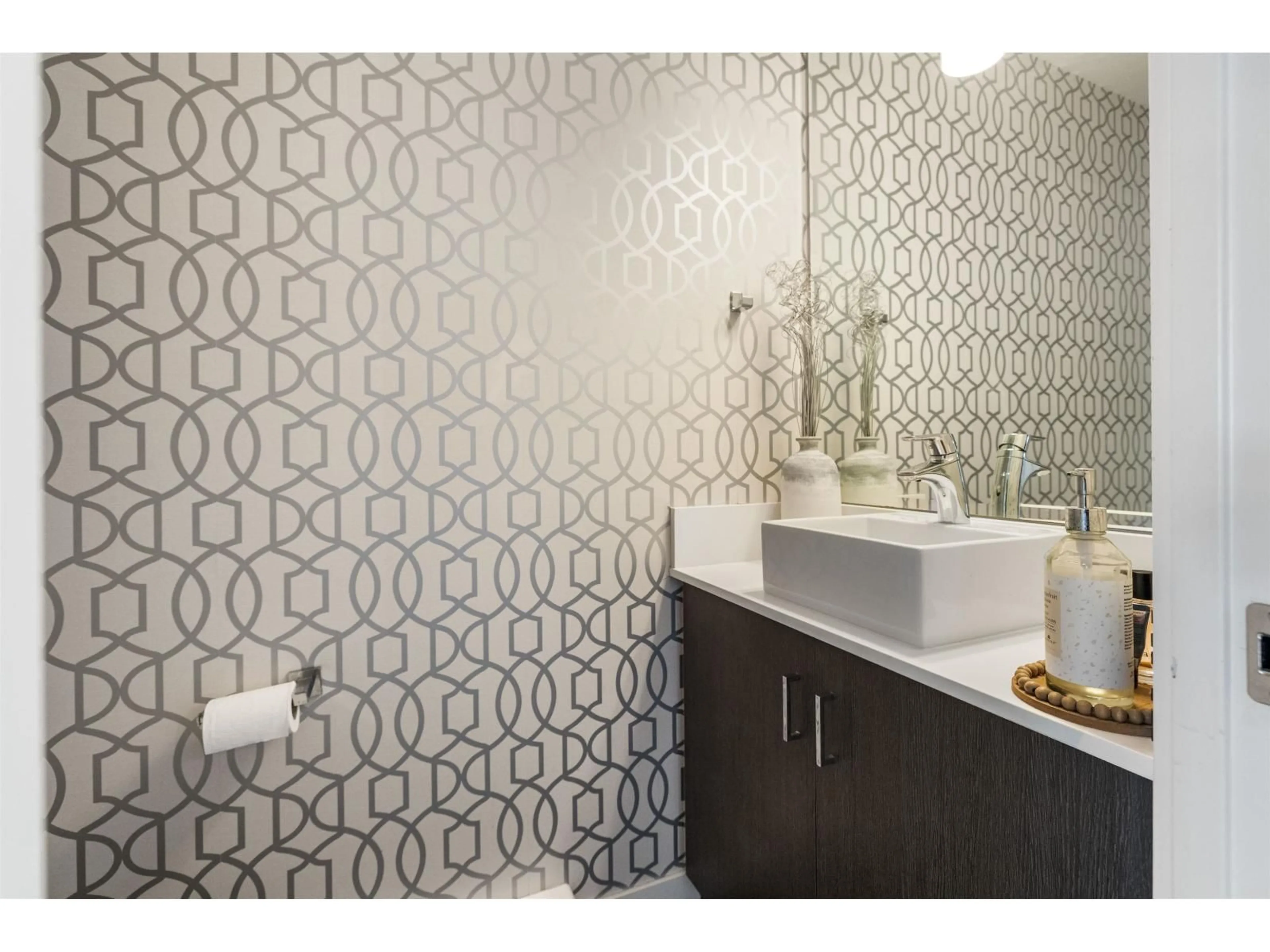 Contemporary bathroom, ceramic/tile floor for 10 - 2850 MCCALLUM ROAD, Abbotsford British Columbia V2S3R3