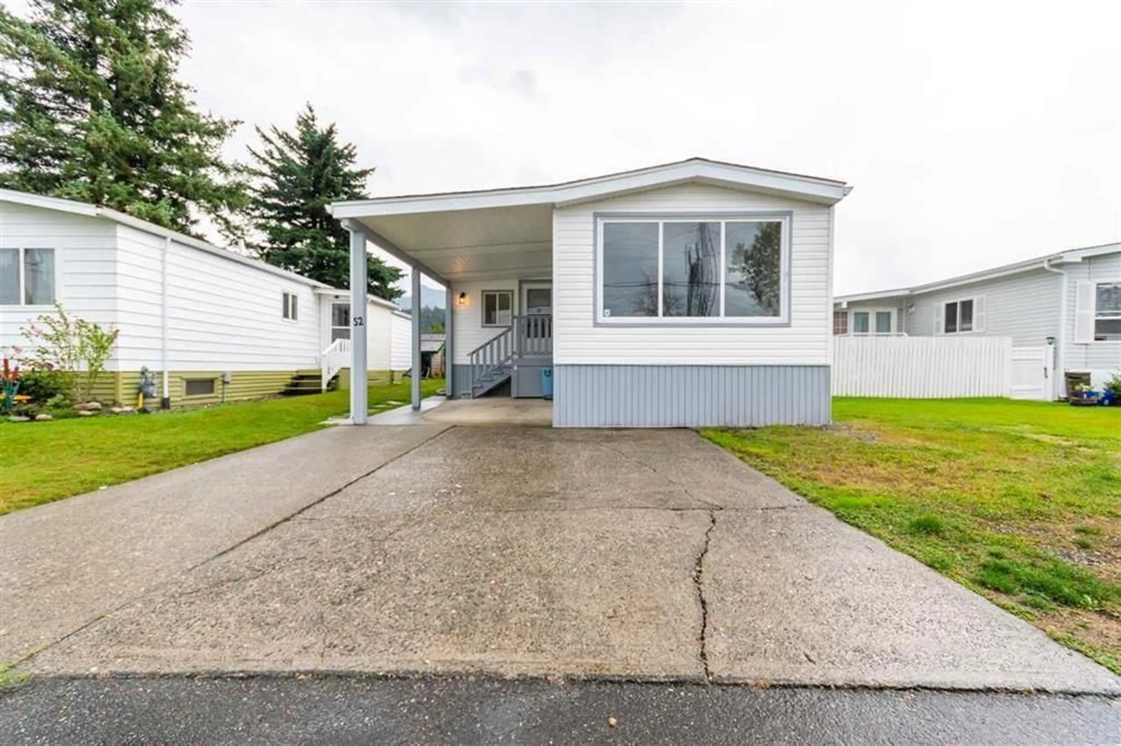 Home with vinyl exterior material, street for 52 - 6338 VEDDER ROAD, Chilliwack British Columbia V2R3R3