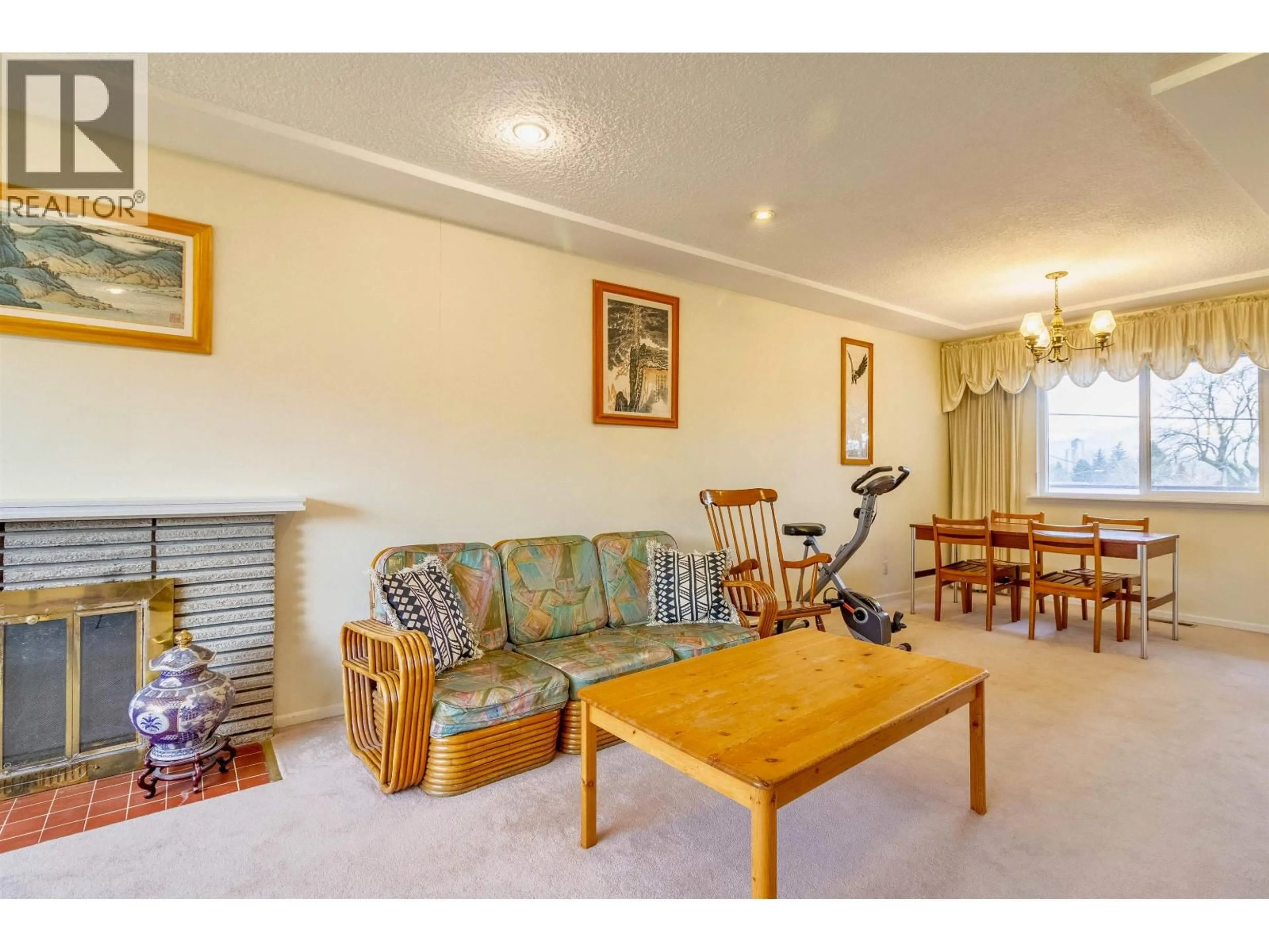 Living room with furniture, wood/laminate floor for 4645 CHARLOTTE COURT, Burnaby British Columbia V5G3V1