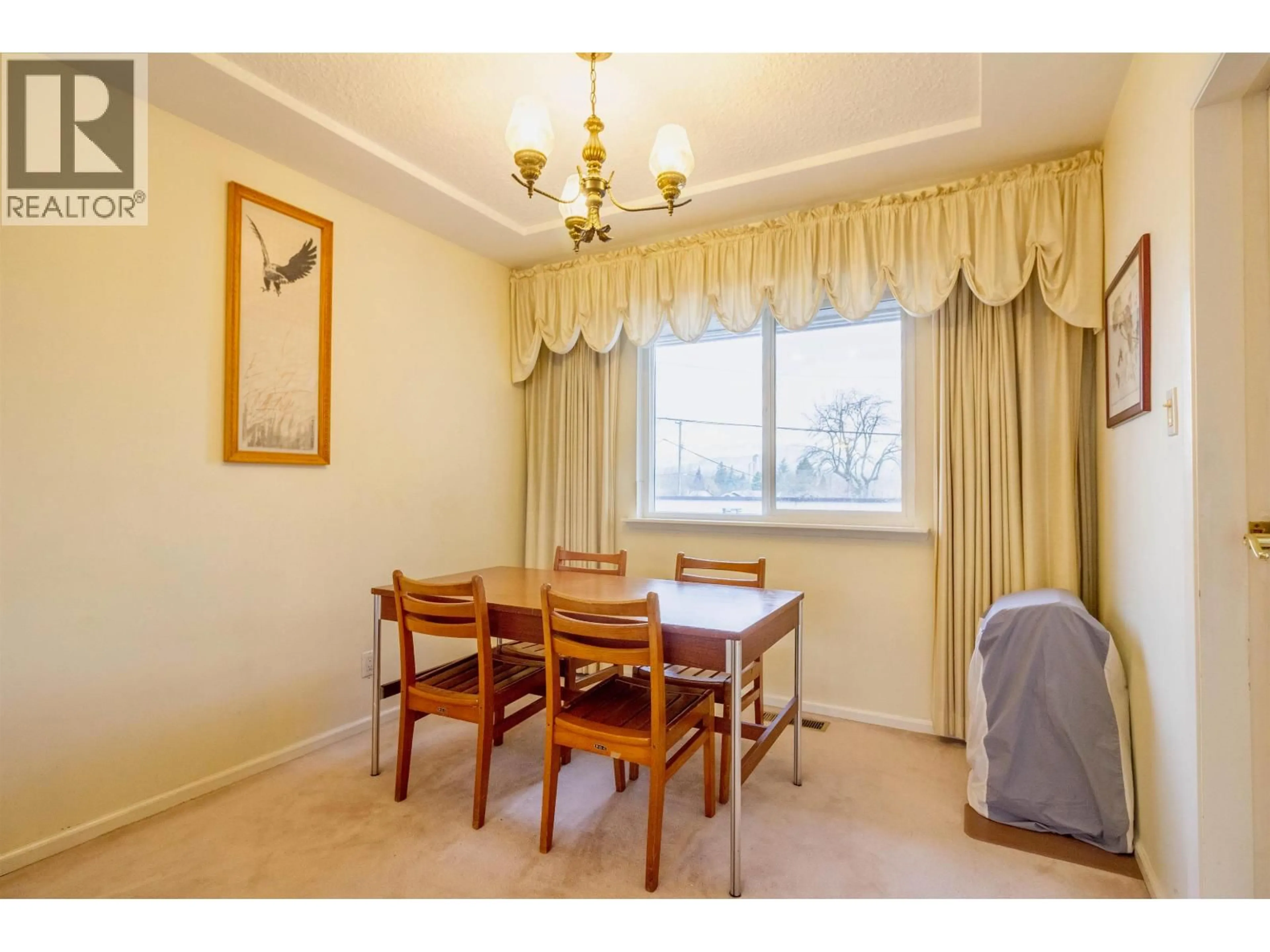 Dining room, wood/laminate floor for 4645 CHARLOTTE COURT, Burnaby British Columbia V5G3V1