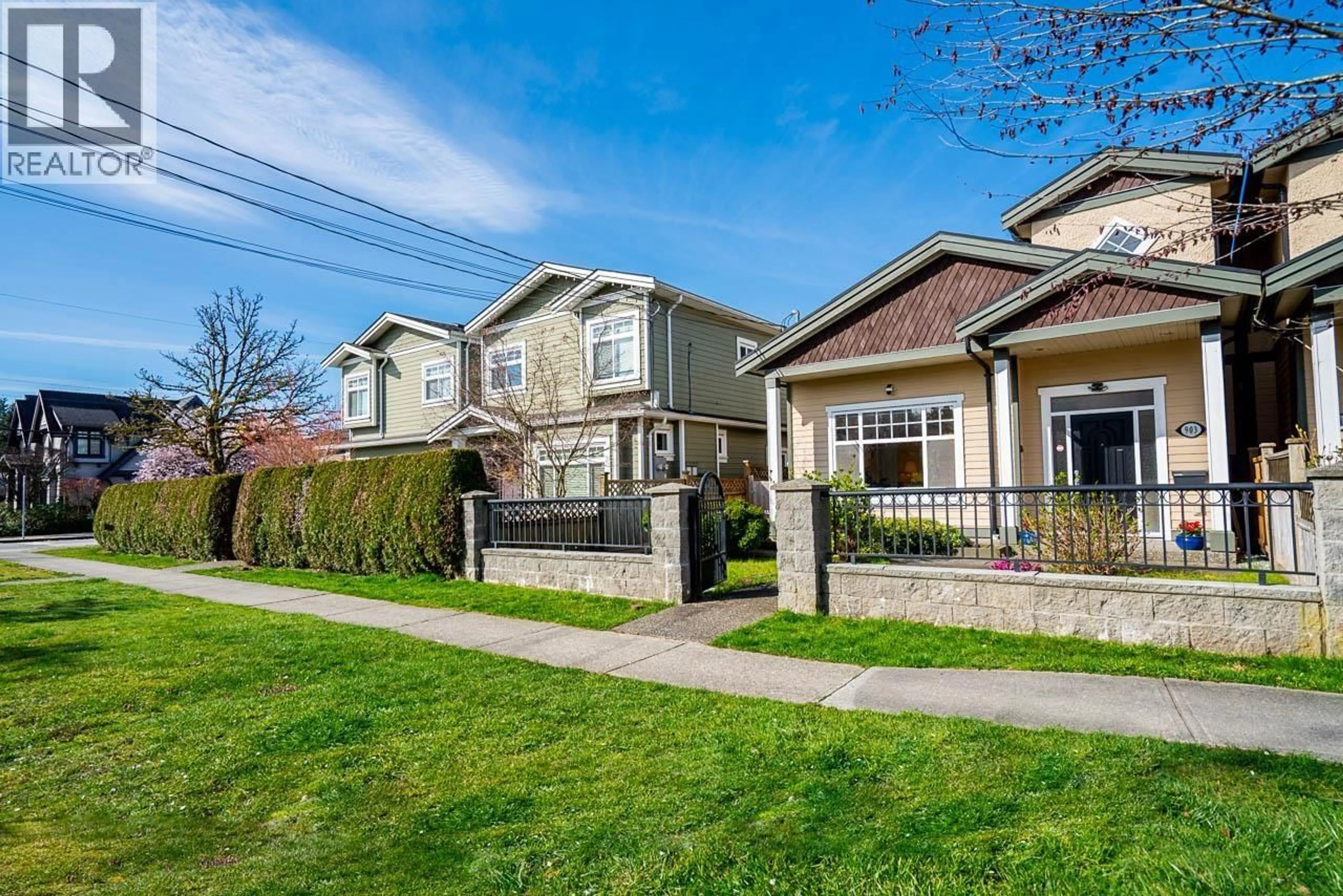 Unknown for 903 CLIFF AVENUE, Burnaby British Columbia V5A2J4