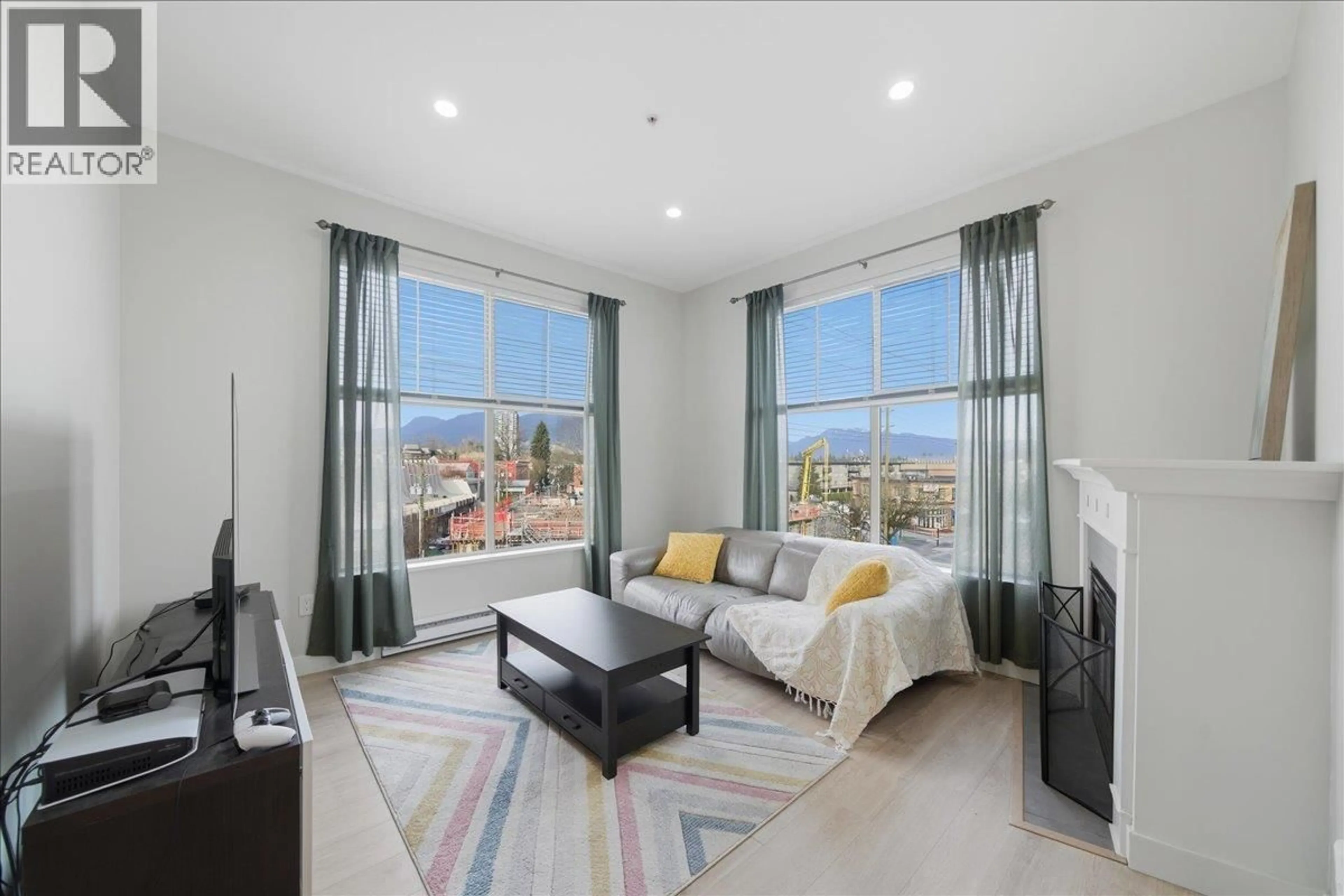 Living room with furniture, unknown for 410 - 2478 SHAUGHNESSY STREET, Port Coquitlam British Columbia V3C0A1