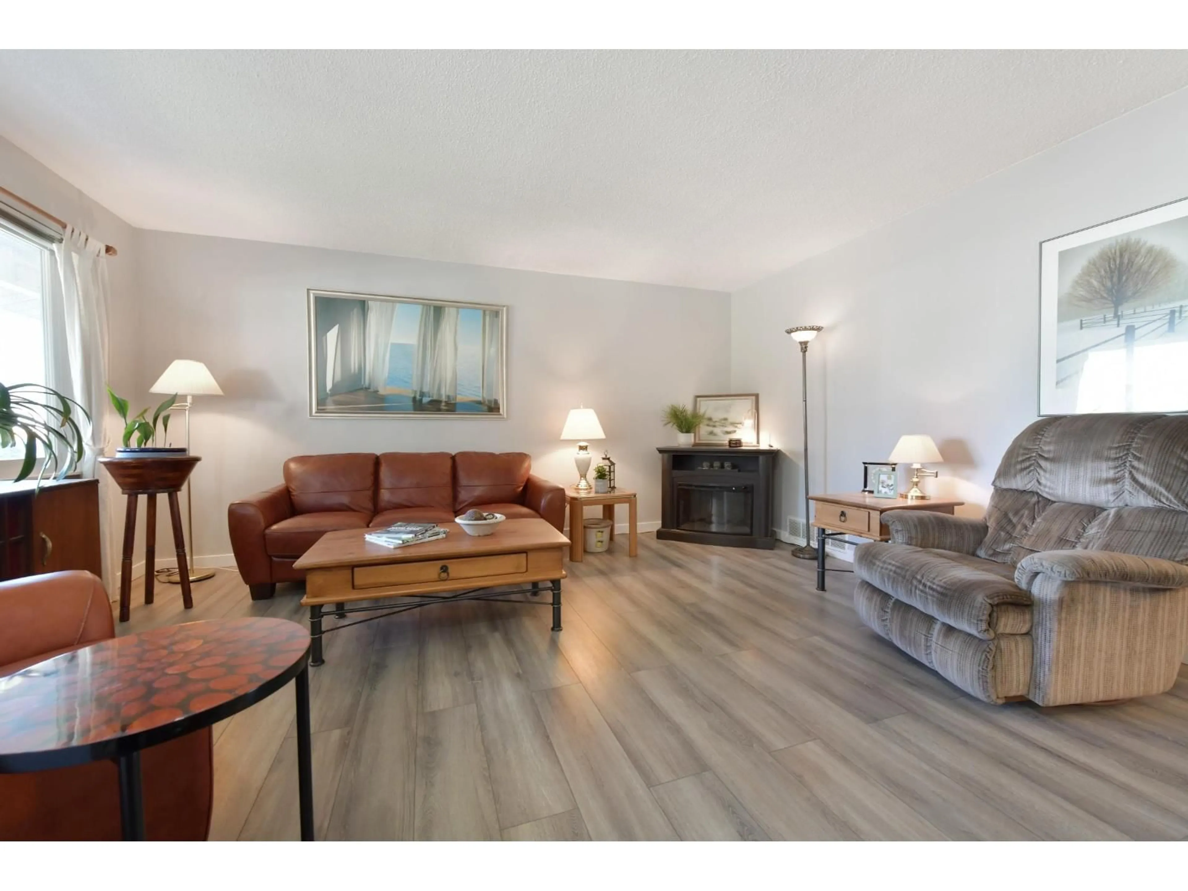 Living room with furniture, wood/laminate floor for 6336 CHARBRAY PLACE, Surrey British Columbia V3S5H6