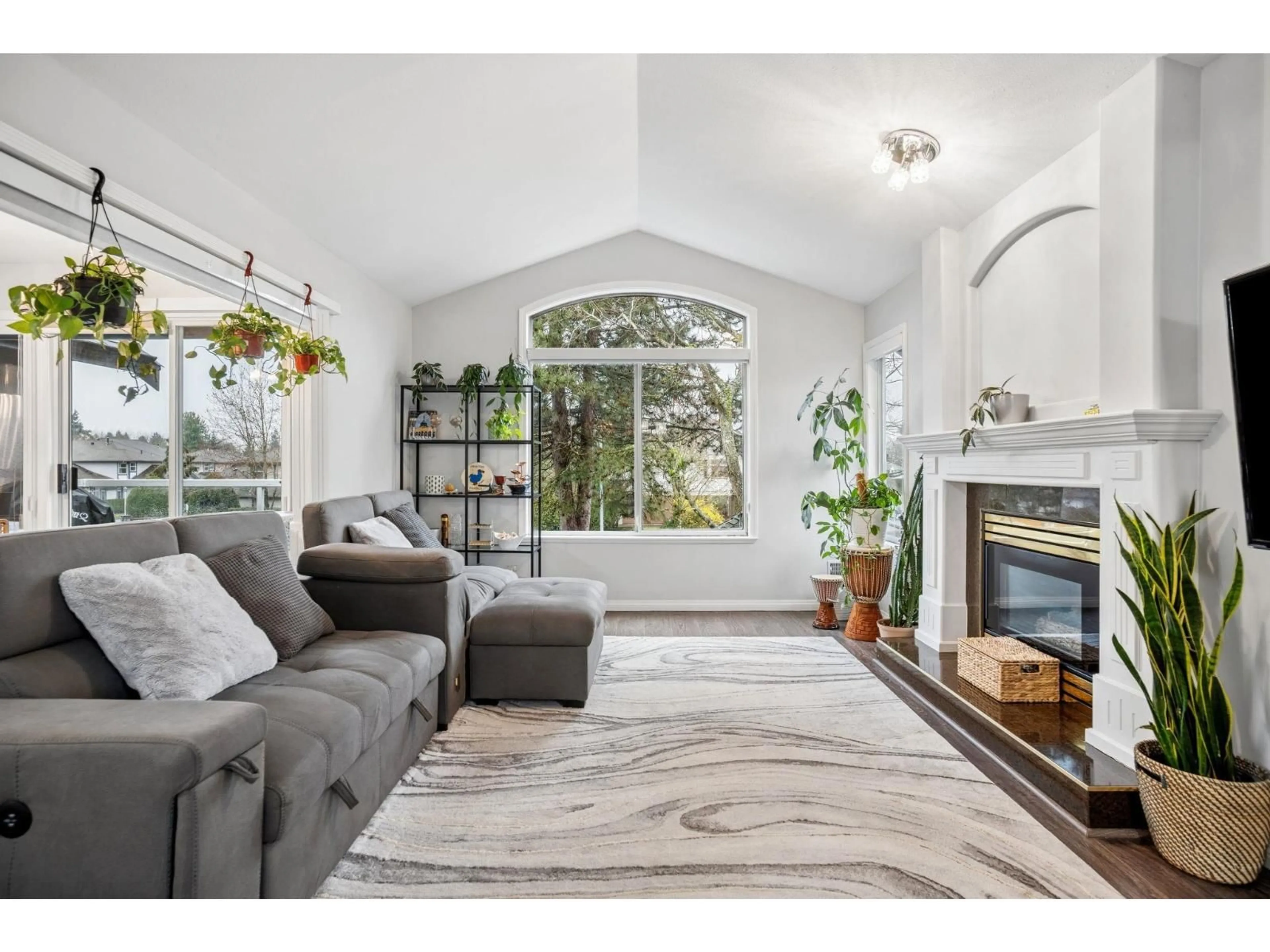 Living room with furniture, unknown for 2 - 4740 221 STREET, Langley British Columbia V2Z1L8