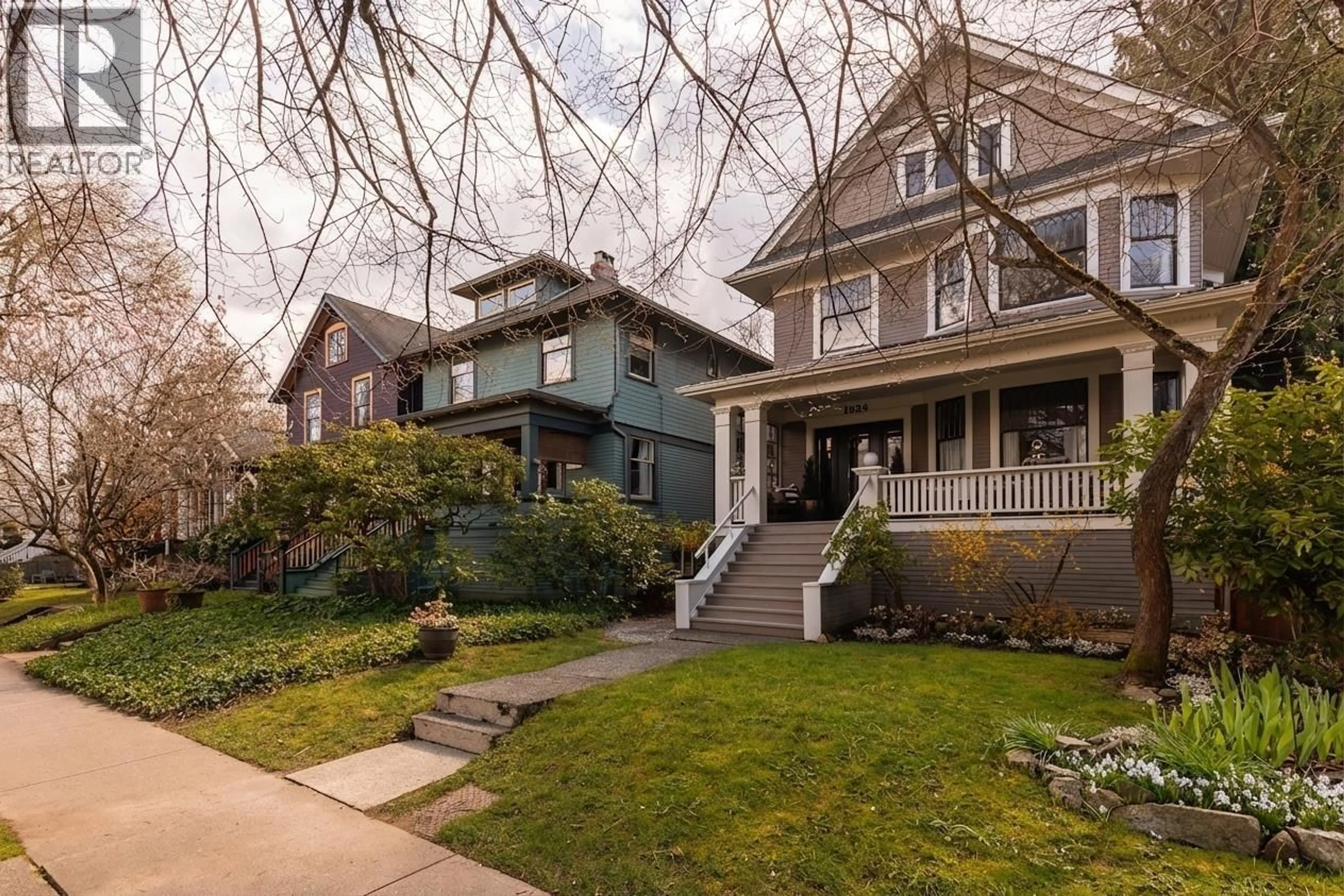 Unknown for 1924 PARKER STREET, Vancouver British Columbia V5L2L3