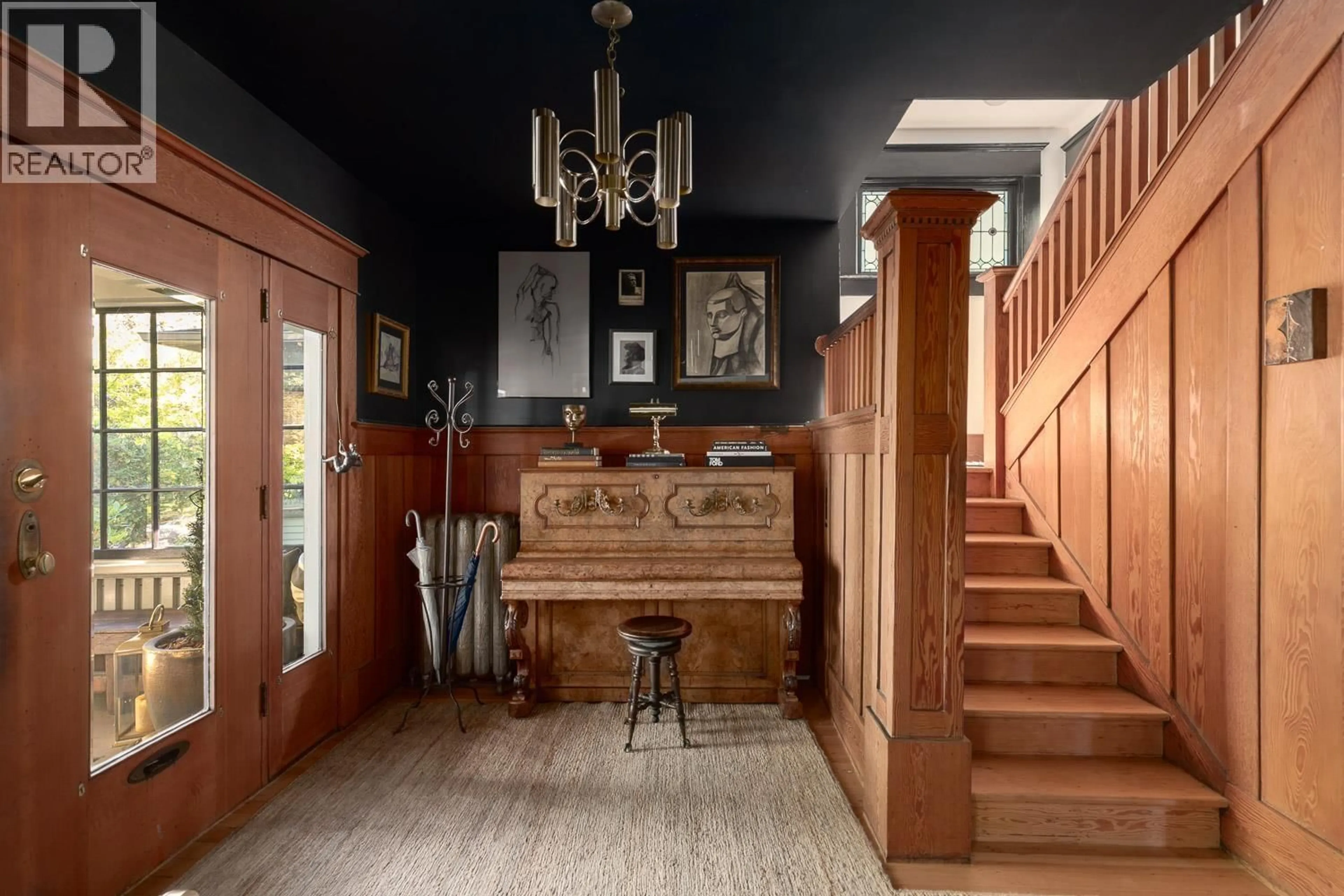 Indoor foyer for 1924 PARKER STREET, Vancouver British Columbia V5L2L3